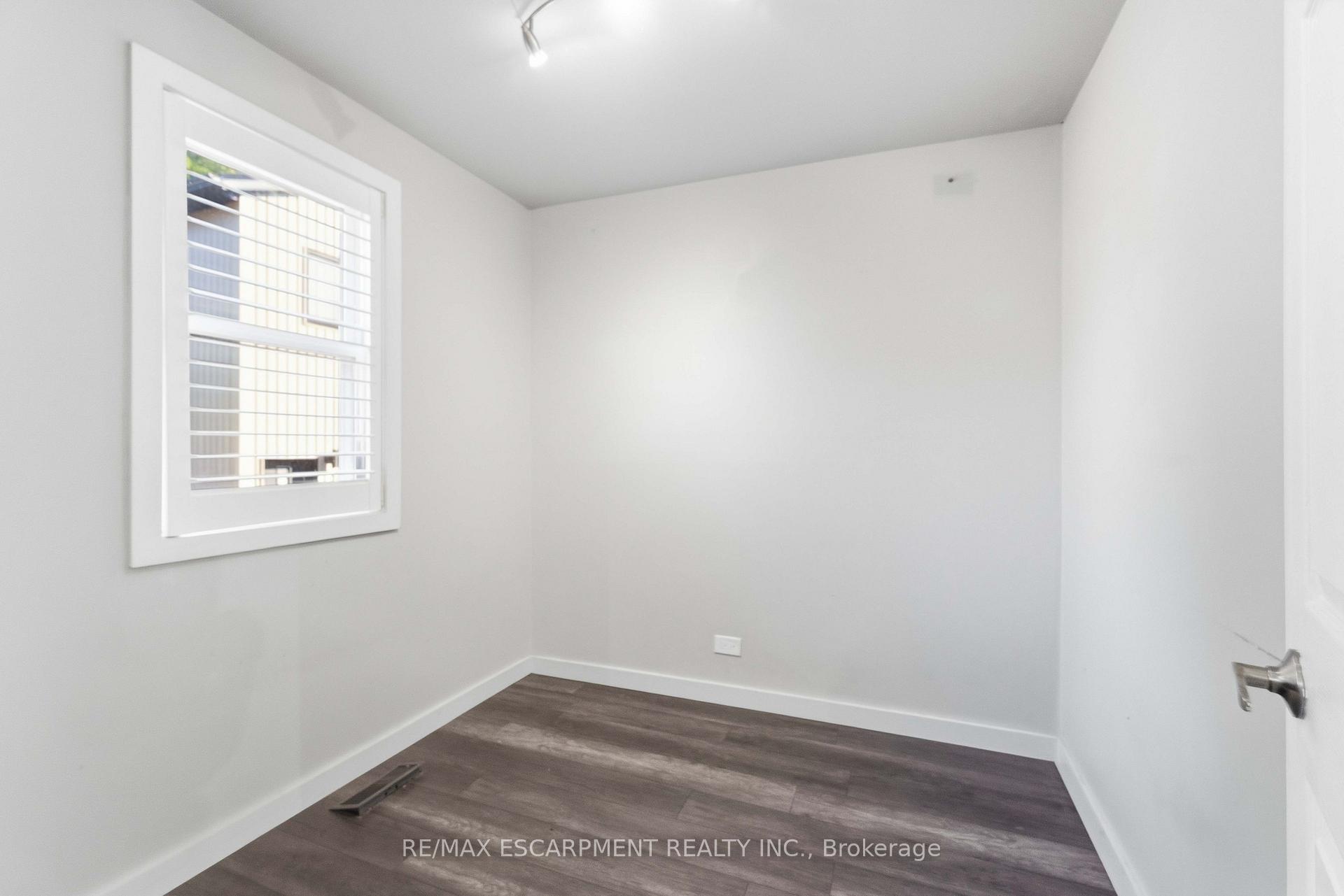 Photo 16 of 37 Maplecrest Avenue, St. Catharines, Burleigh Hill — HOMEH