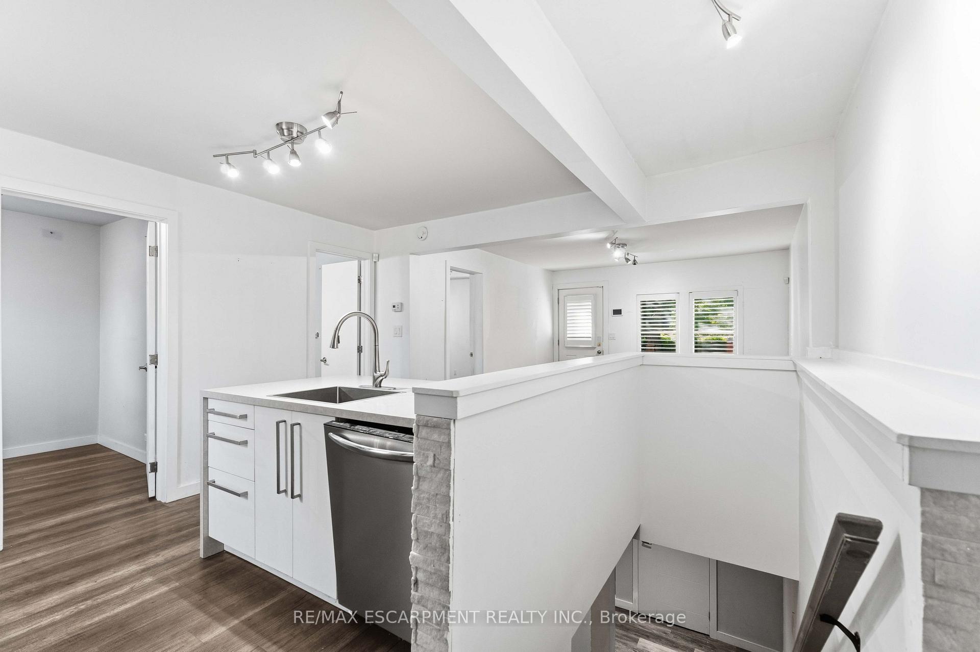 Photo 18 of 37 Maplecrest Avenue, St. Catharines, Burleigh Hill — HOMEH
