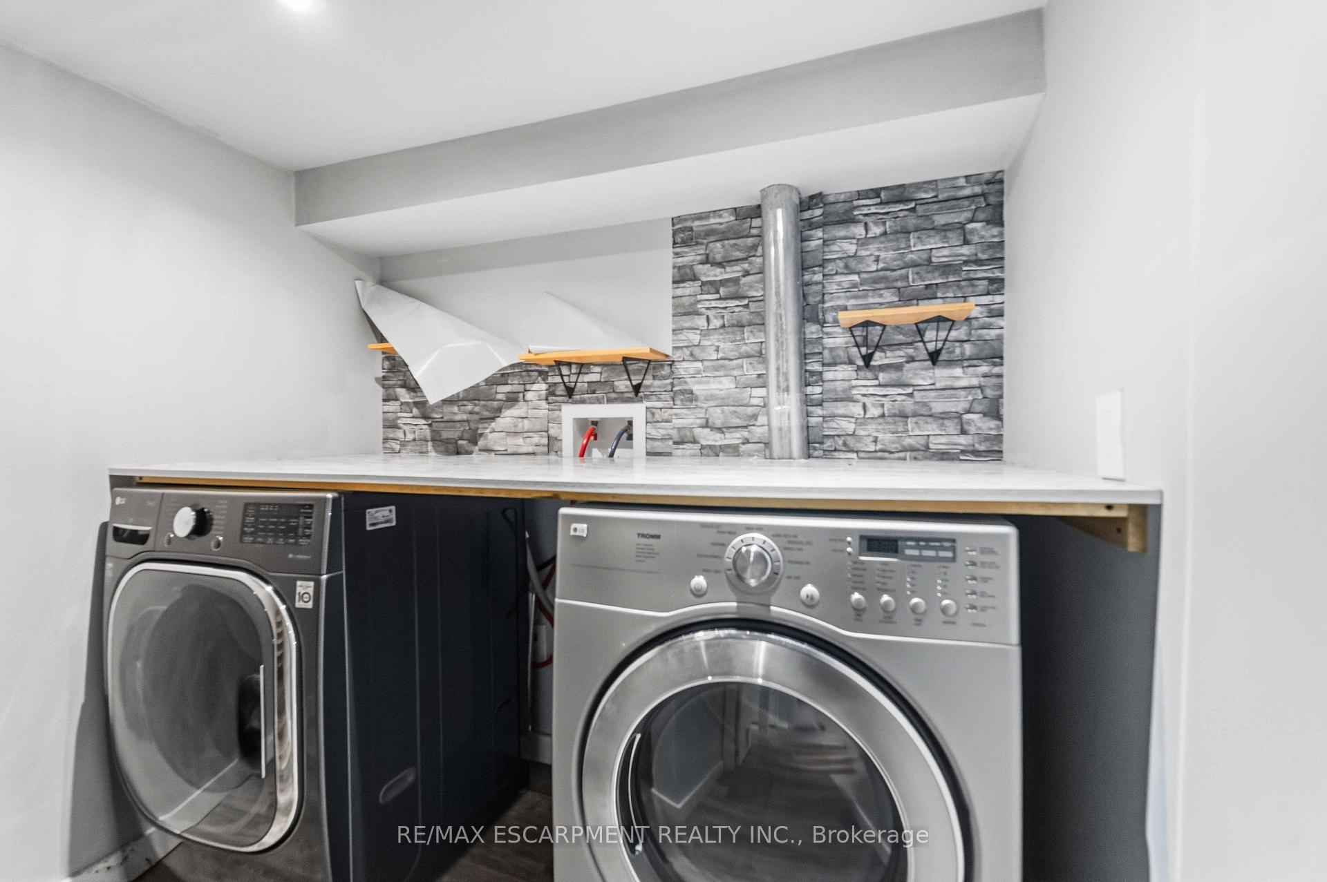 Photo 19 of 37 Maplecrest Avenue, St. Catharines, Burleigh Hill — HOMEH