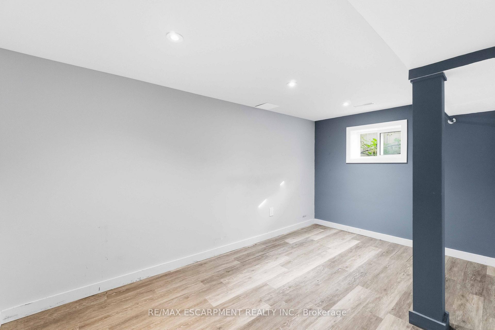 Photo 20 of 37 Maplecrest Avenue, St. Catharines, Burleigh Hill — HOMEH