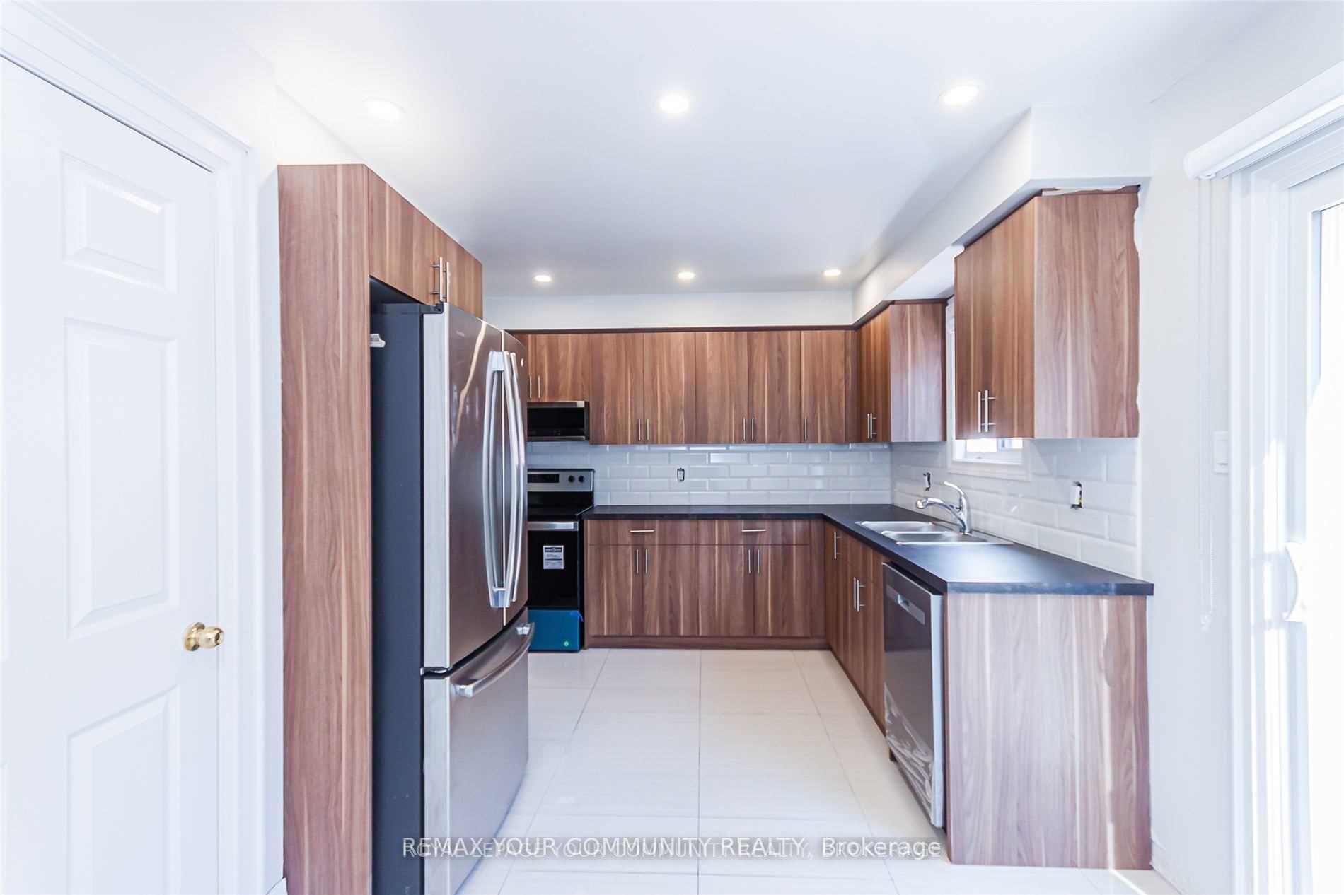 Photo 12 of 1138 Thimbleberry Circle, Oshawa, Eastdale — HOMEH