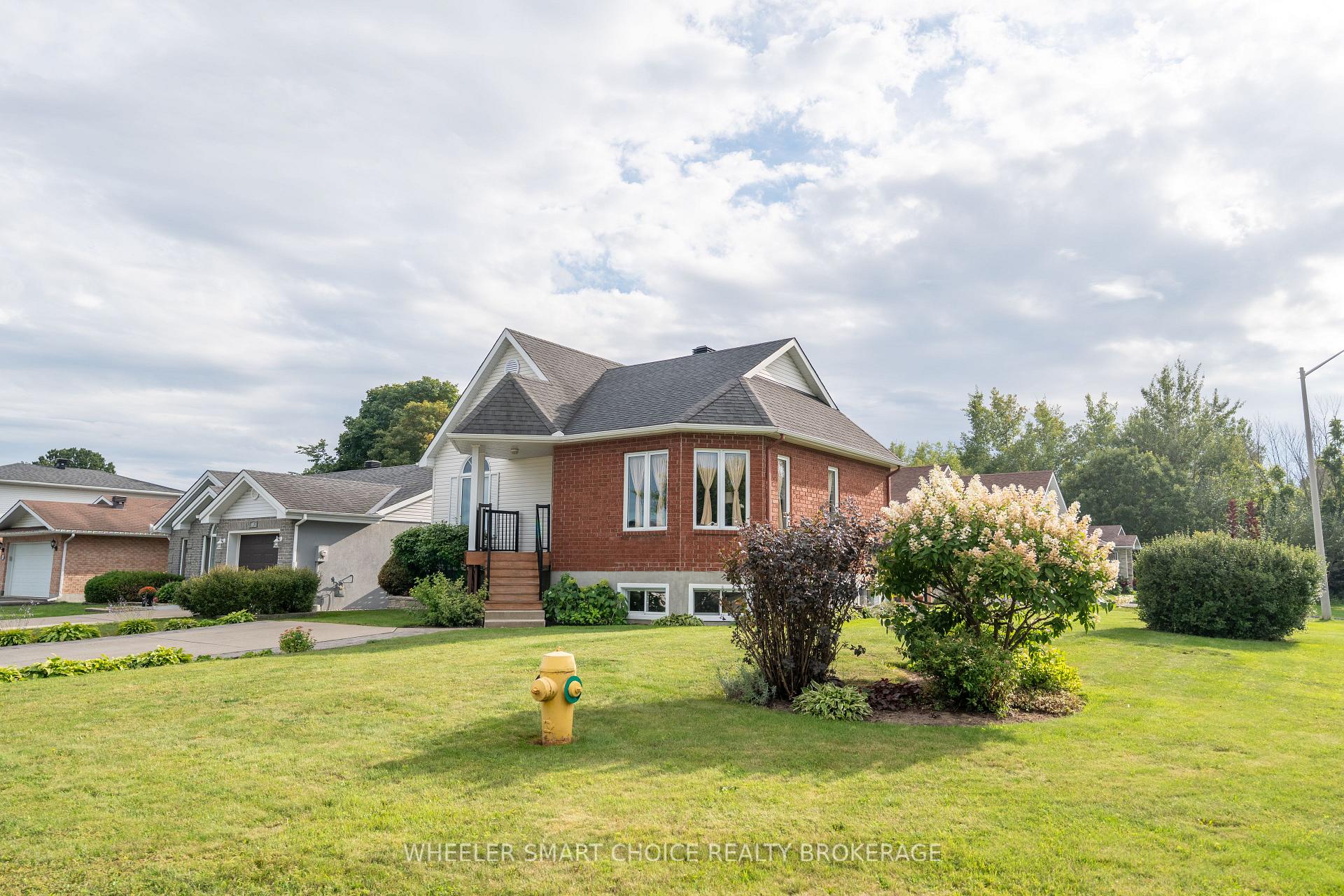 Photo 3 of 49 Barnhart Drive, South Stormont, Long Sault — HOMEH