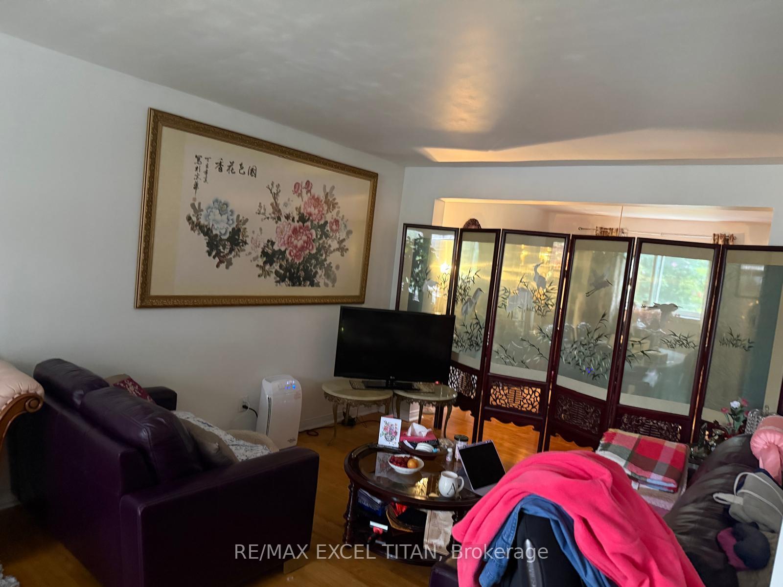 Photo 4 of 35 Cairnside Crescent, North York, Pleasant View — HOMEH