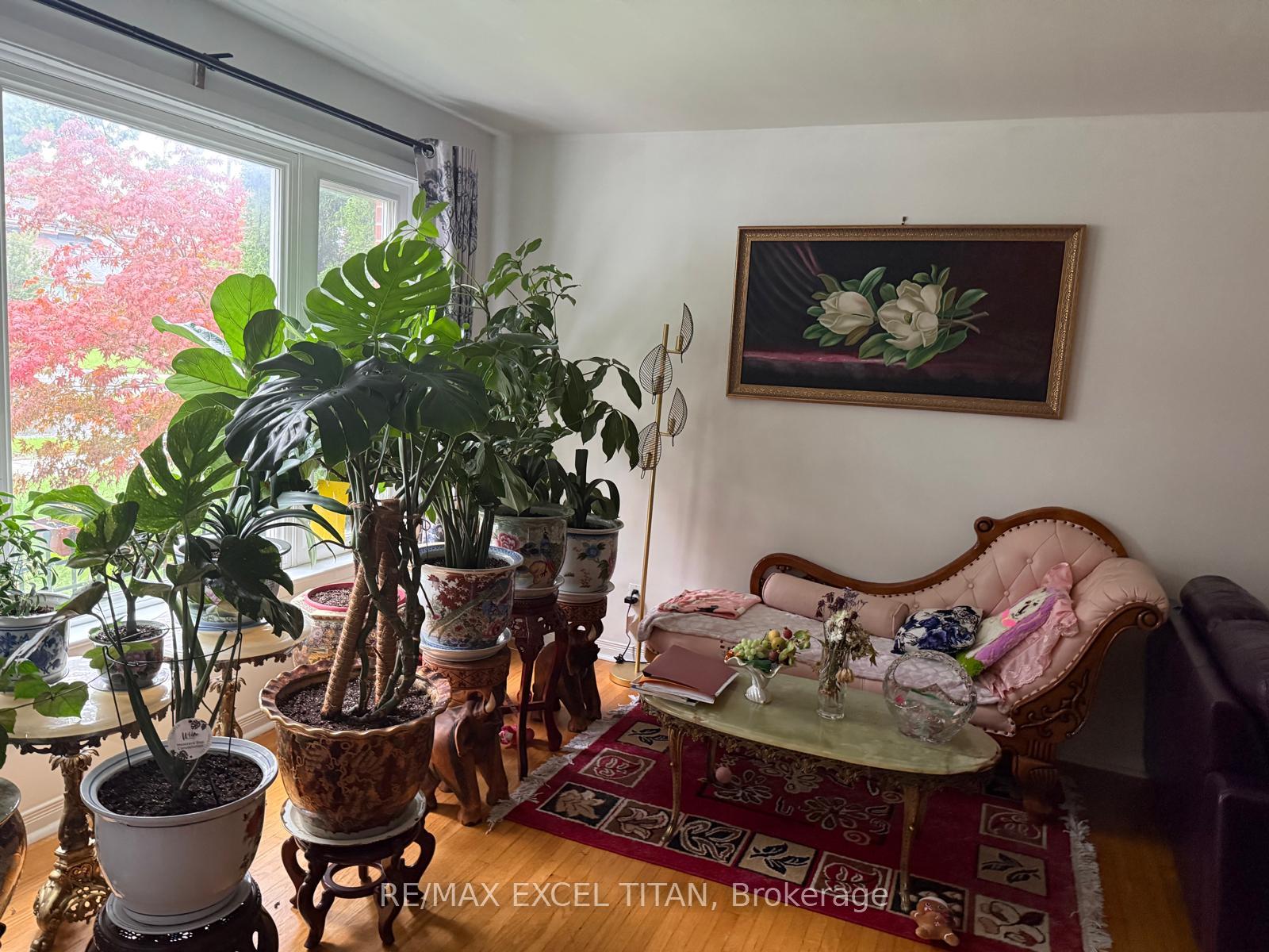 Photo 5 of 35 Cairnside Crescent, North York, Pleasant View — HOMEH