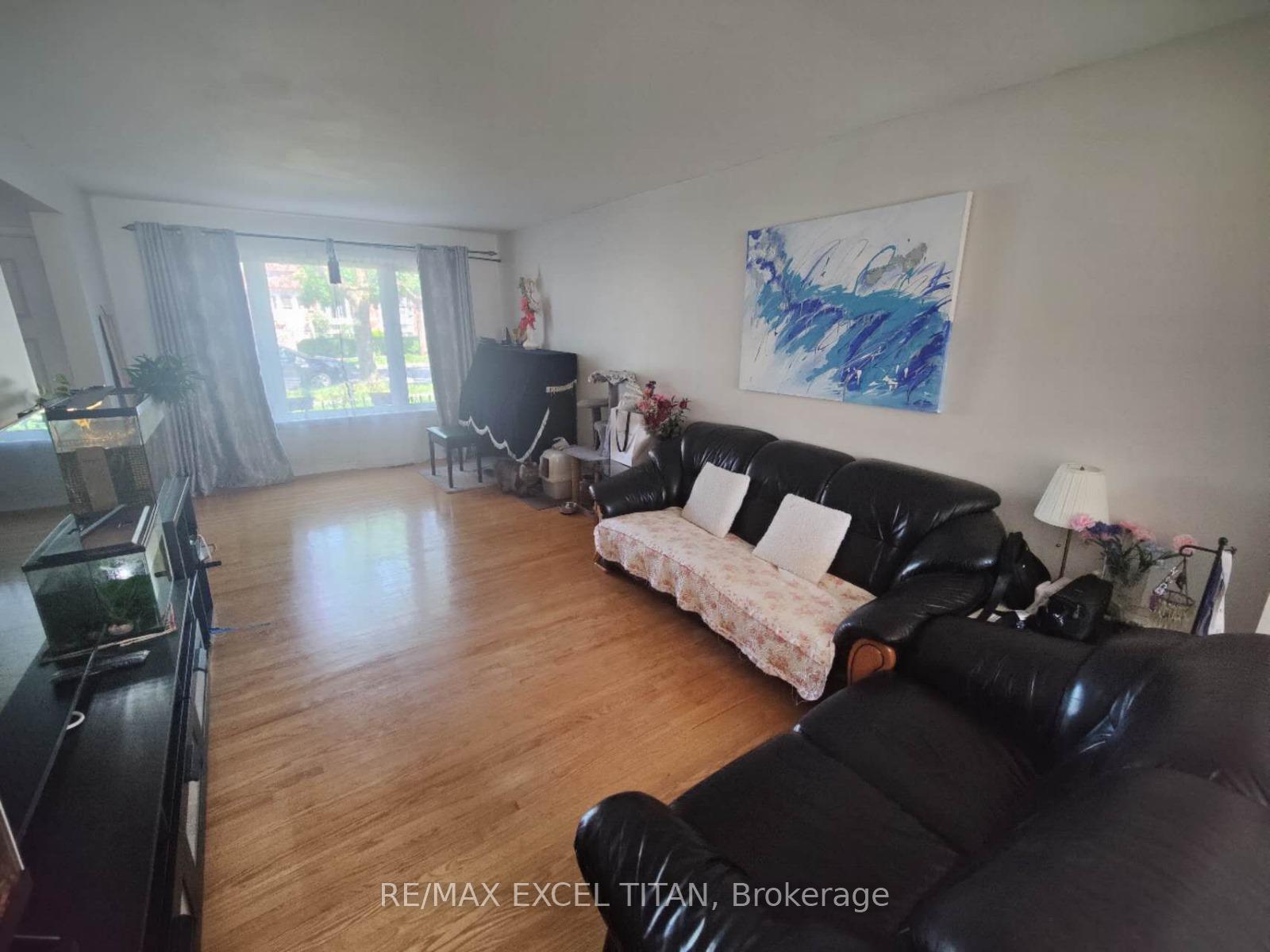 Photo 6 of 35 Cairnside Crescent, North York, Pleasant View — HOMEH