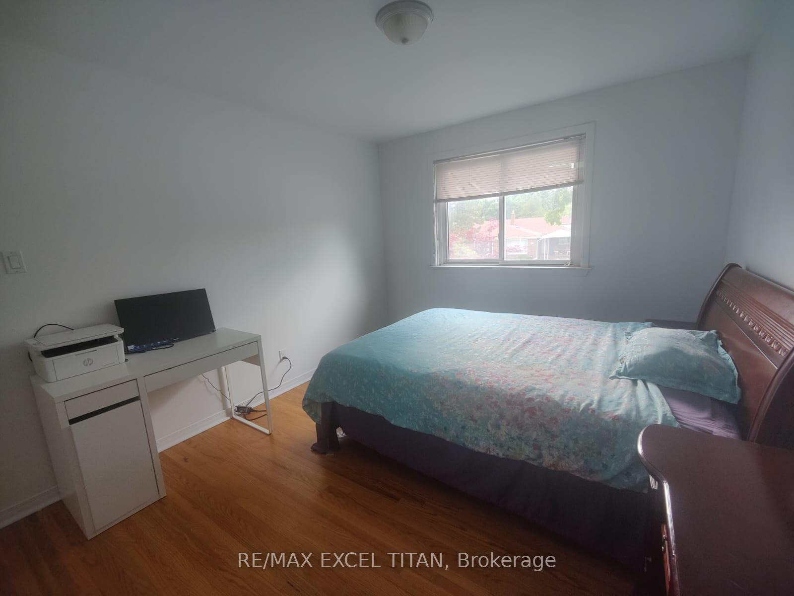 Photo 12 of 35 Cairnside Crescent, North York, Pleasant View — HOMEH