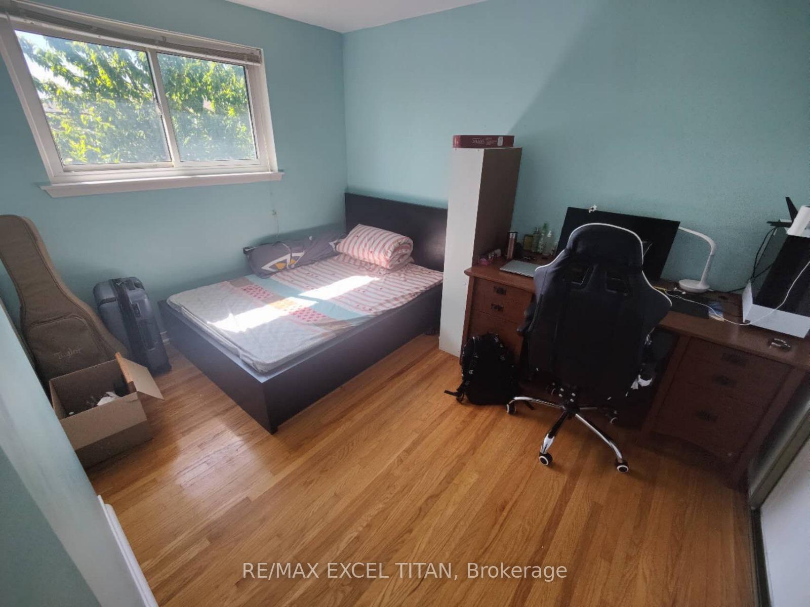 Photo 13 of 35 Cairnside Crescent, North York, Pleasant View — HOMEH