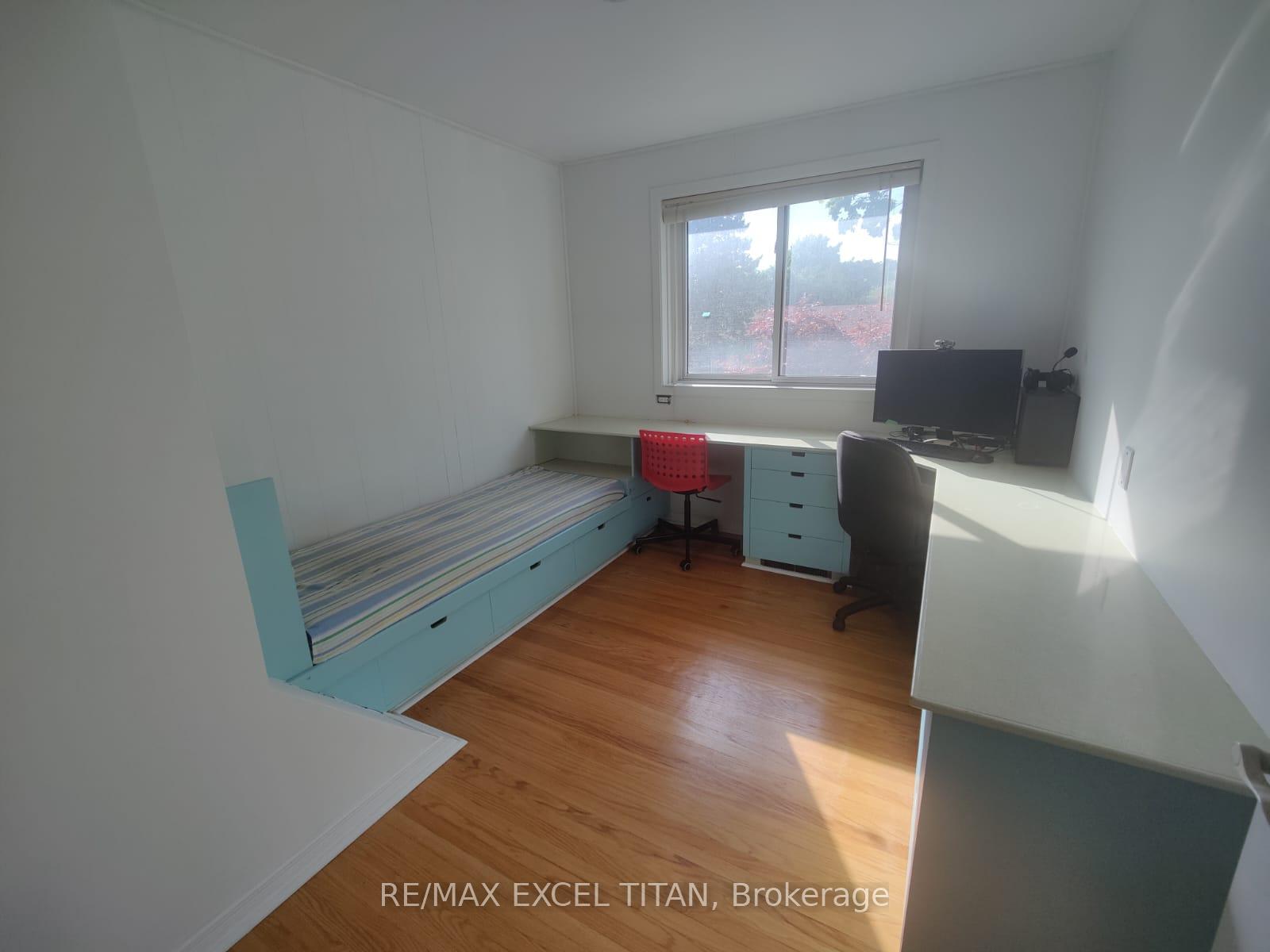 Photo 14 of 35 Cairnside Crescent, North York, Pleasant View — HOMEH