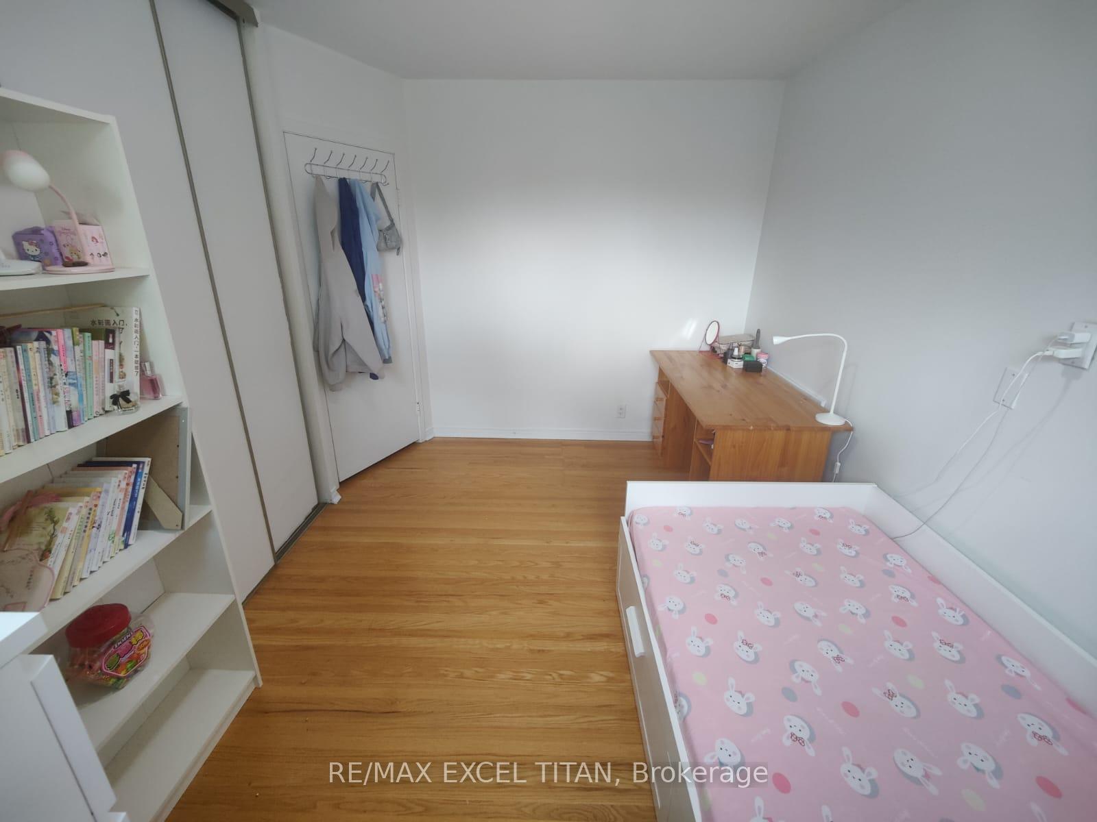 Photo 17 of 35 Cairnside Crescent, North York, Pleasant View — HOMEH