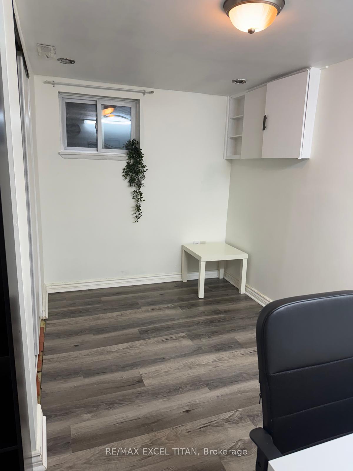 Photo 22 of 35 Cairnside Crescent, North York, Pleasant View — HOMEH