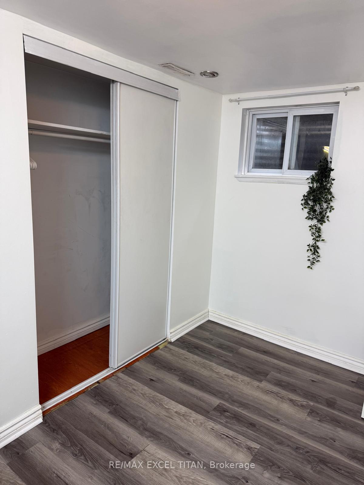 Photo 23 of 35 Cairnside Crescent, North York, Pleasant View — HOMEH