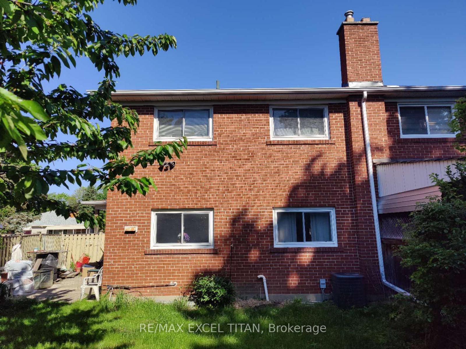 Photo 27 of 35 Cairnside Crescent, North York, Pleasant View — HOMEH