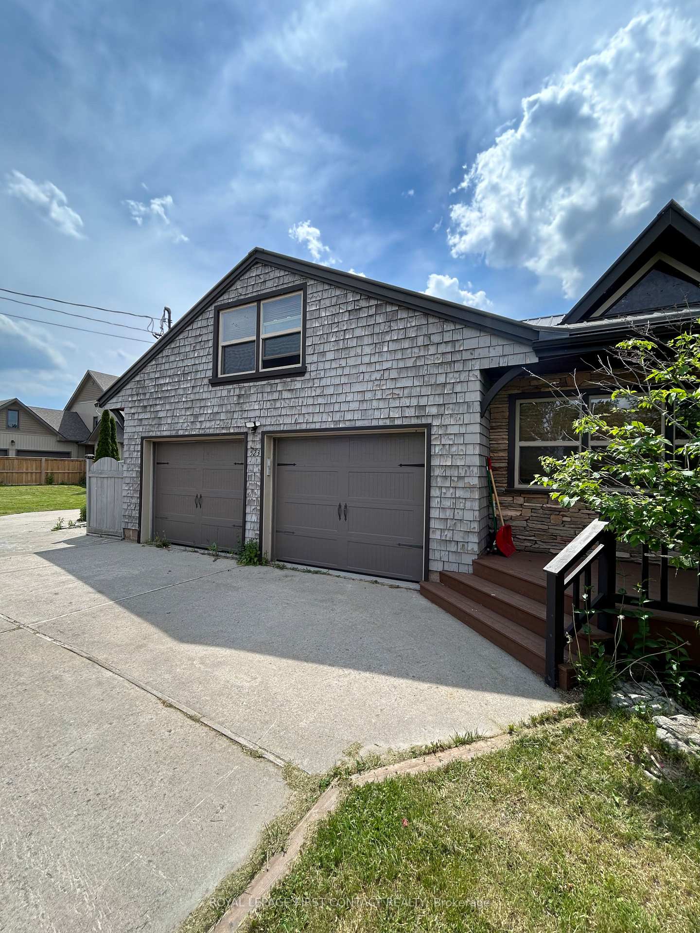 Photo 2 of 523 Lake Drive E, Georgina, Historic Lakeshore Communities — HOMEH
