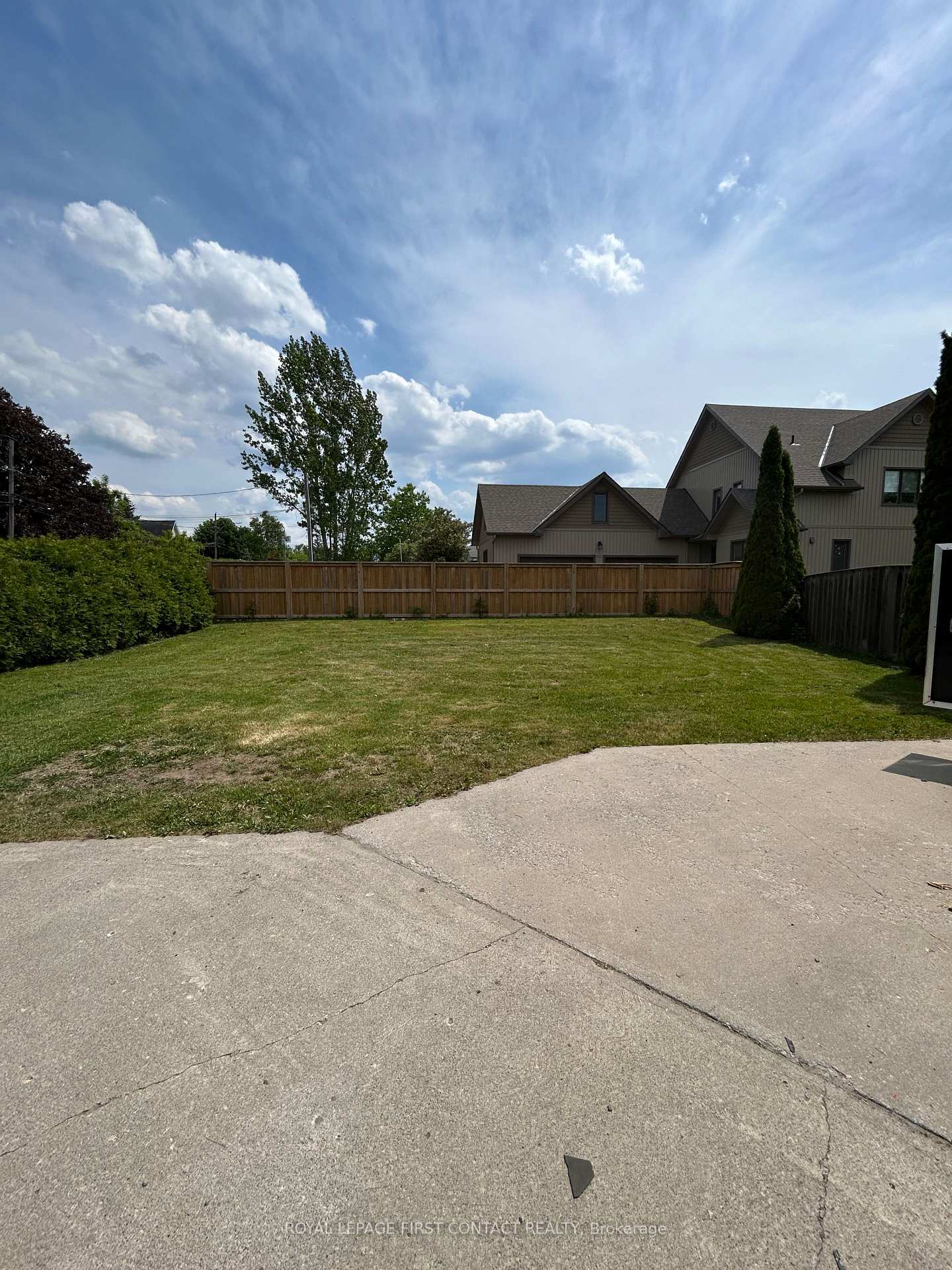 Photo 3 of 523 Lake Drive E, Georgina, Historic Lakeshore Communities — HOMEH