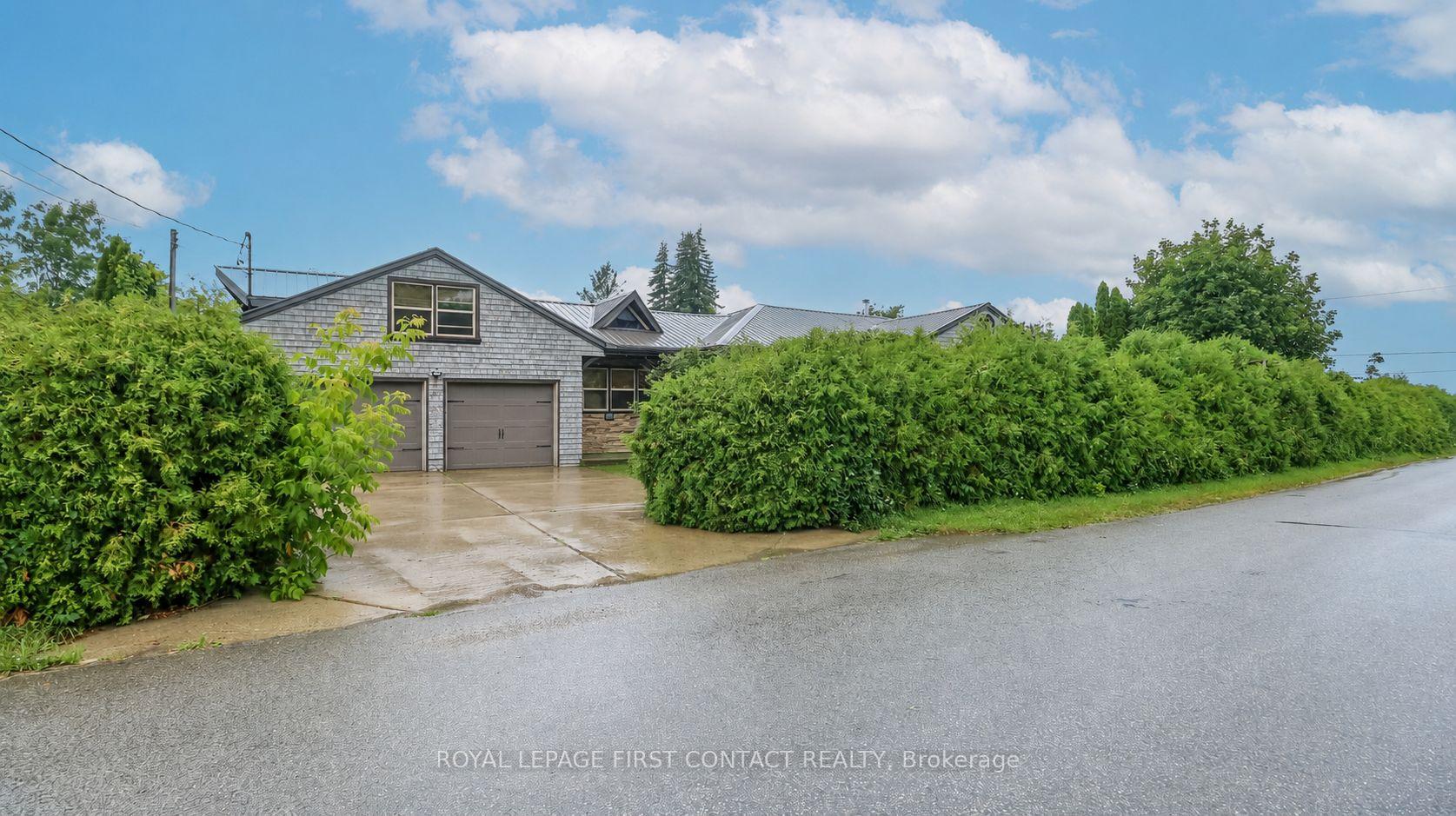 Photo 4 of 523 Lake Drive E, Georgina, Historic Lakeshore Communities — HOMEH