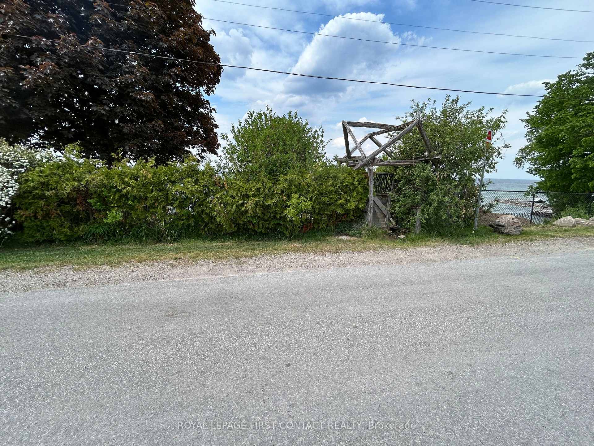 Photo 7 of 523 Lake Drive E, Georgina, Historic Lakeshore Communities — HOMEH