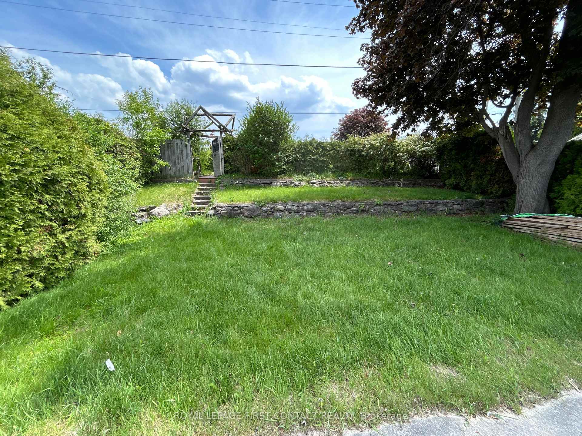 Photo 11 of 523 Lake Drive E, Georgina, Historic Lakeshore Communities — HOMEH