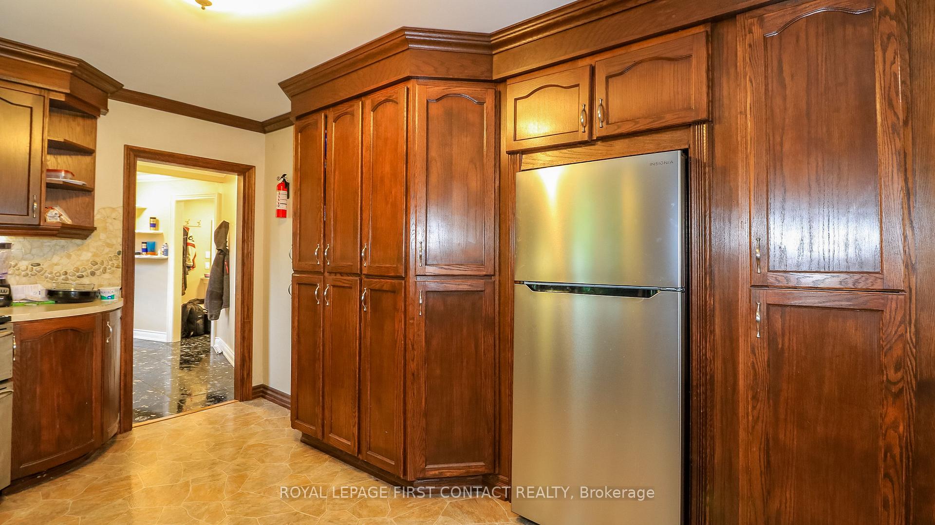 Photo 16 of 523 Lake Drive E, Georgina, Historic Lakeshore Communities — HOMEH