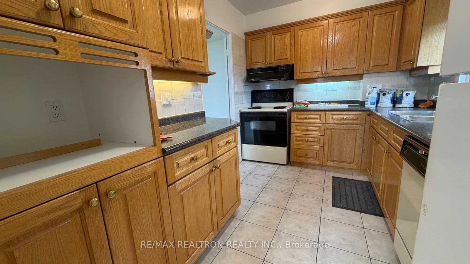 Photo 10 of Unit 903, 15 Vicora Linkway, Toronto, Flemingdon Park — HOMEH