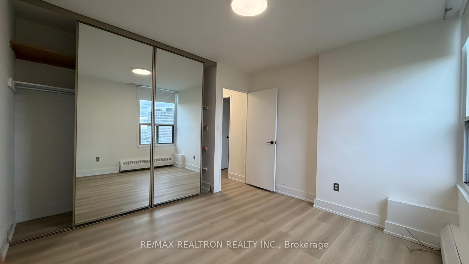 Photo 18 of Unit 903, 15 Vicora Linkway, Toronto, Flemingdon Park — HOMEH