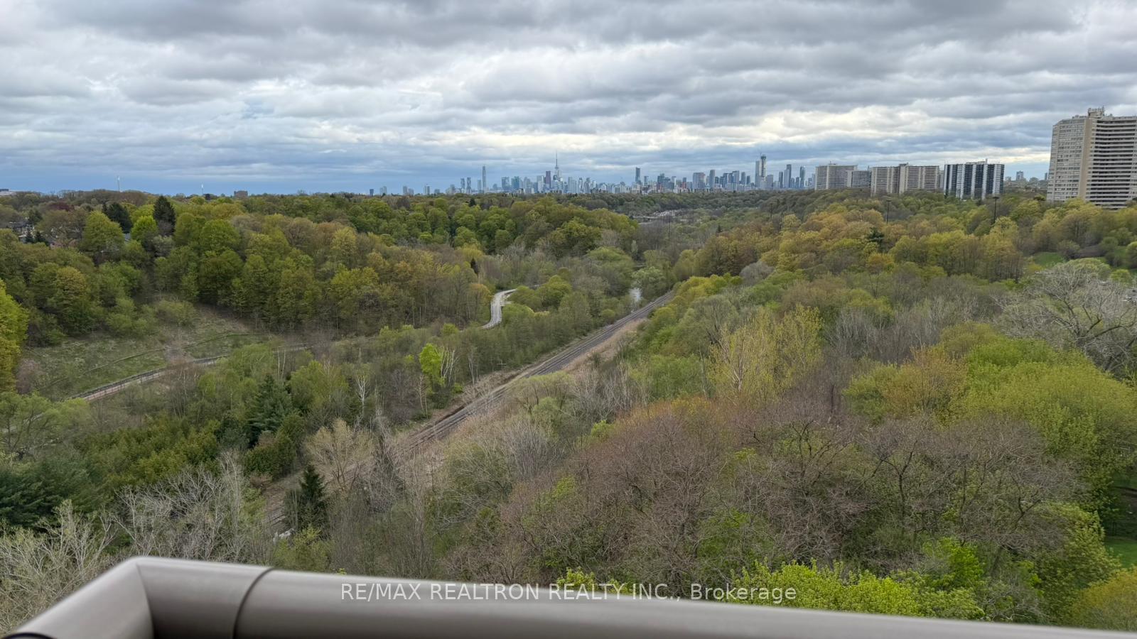 Photo 23 of Unit 903, 15 Vicora Linkway, Toronto, Flemingdon Park — HOMEH