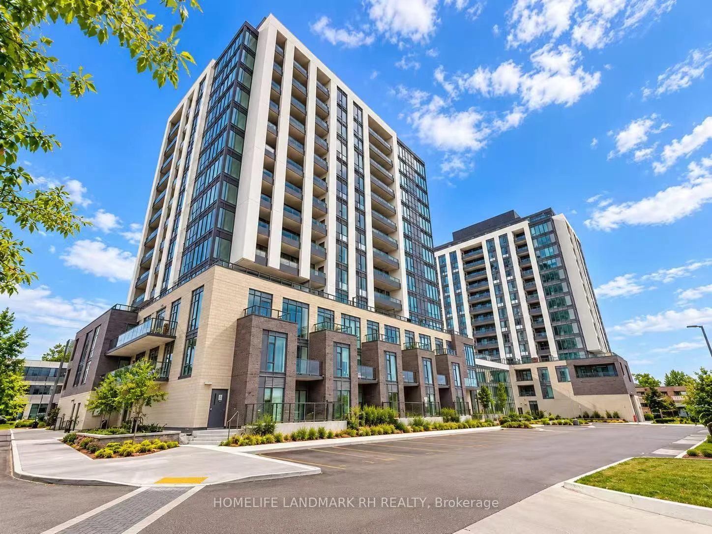 Photo 1 of Unit 507, 715 Davis Drive, Newmarket, Huron Heights-Leslie Valley — HOMEH