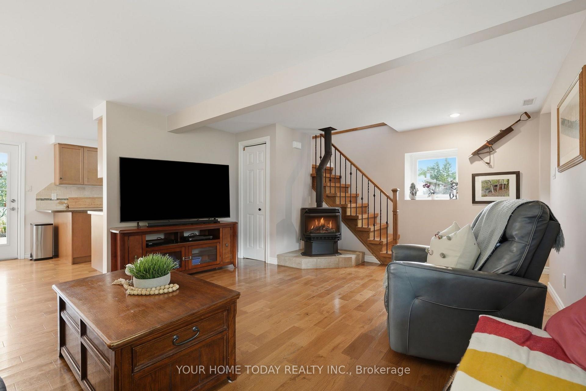 Photo 14 of 126 Gzowski Street, Guelph/Eramosa, Rockwood — HOMEH