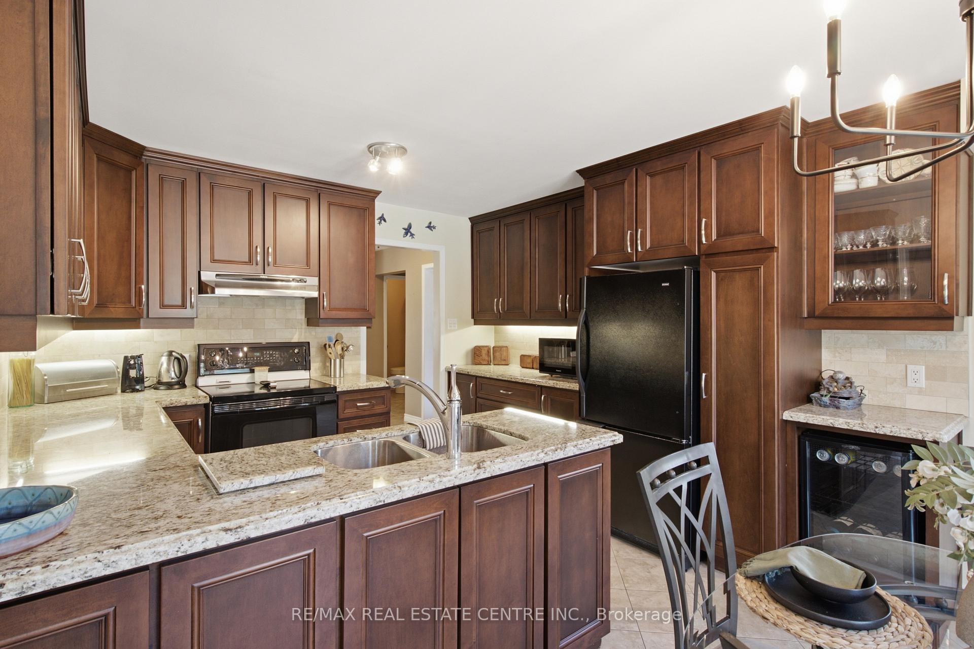 Photo 11 of 23 Deer Valley Drive, Caledon, Bolton West — HOMEH