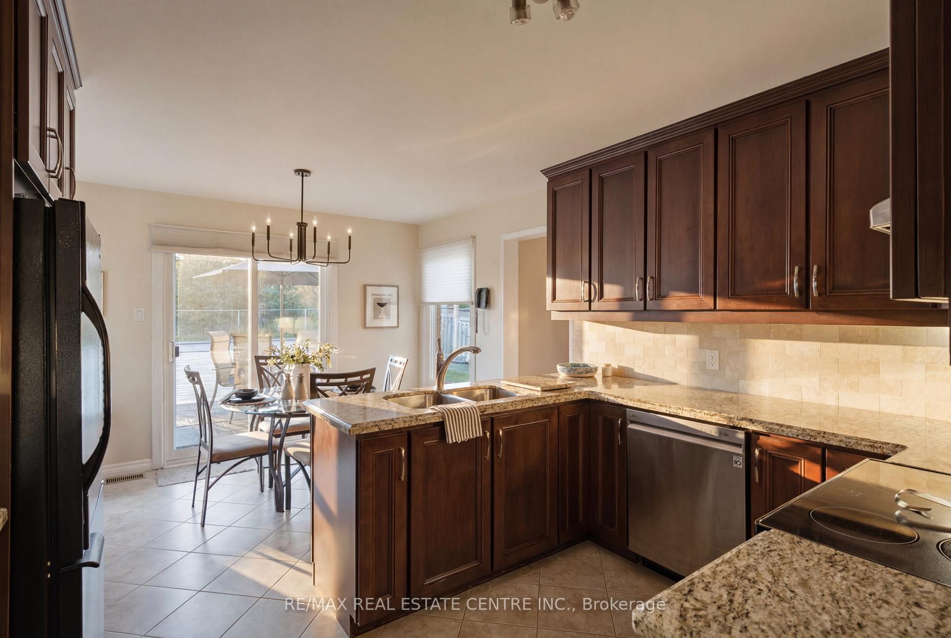 Photo 13 of 23 Deer Valley Drive, Caledon, Bolton West — HOMEH