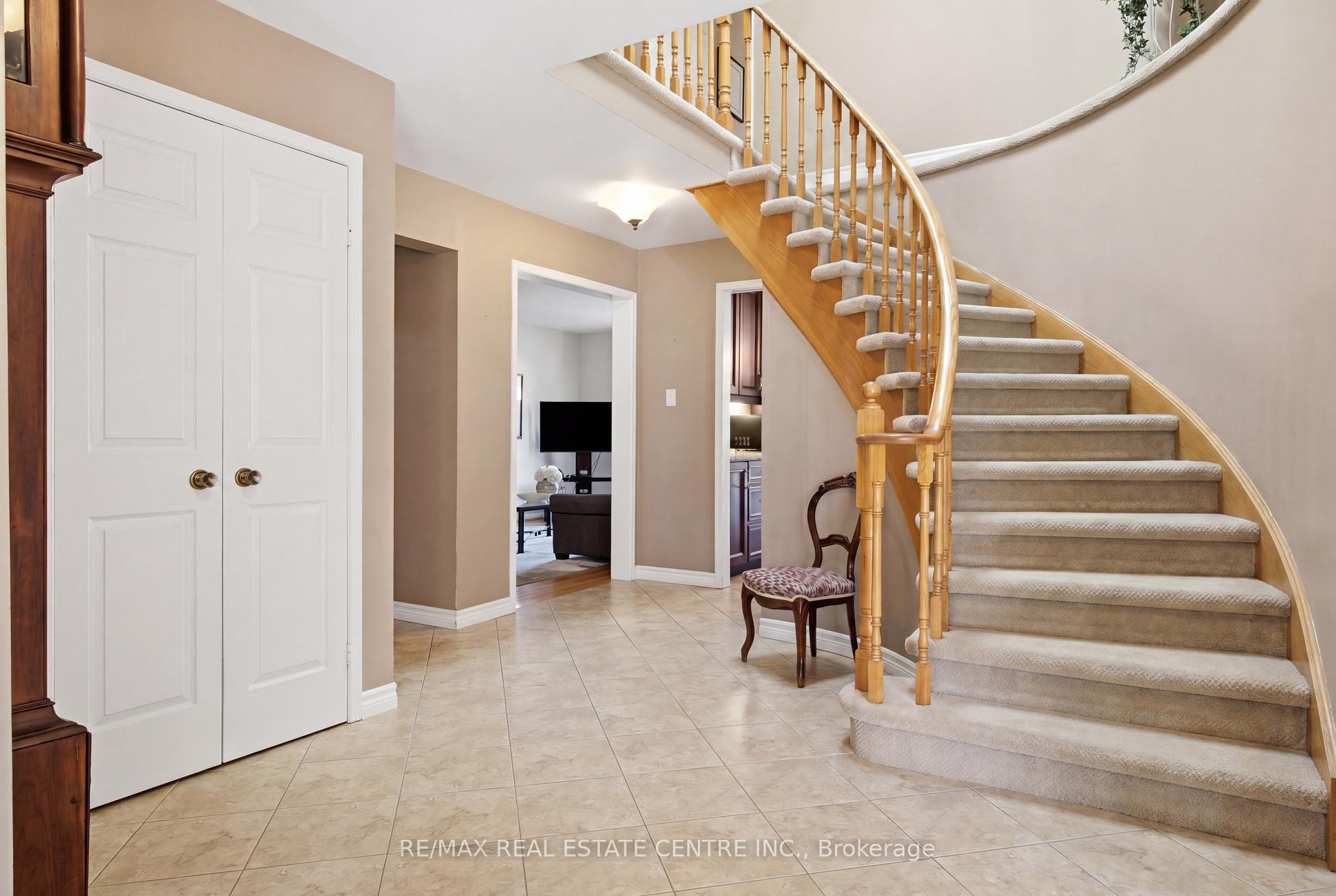 Photo 19 of 23 Deer Valley Drive, Caledon, Bolton West — HOMEH