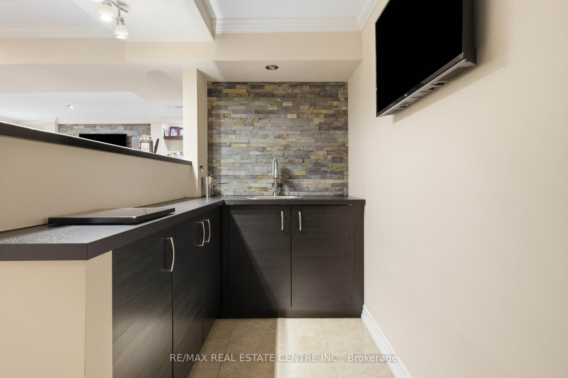 Photo 33 of 23 Deer Valley Drive, Caledon, Bolton West — HOMEH
