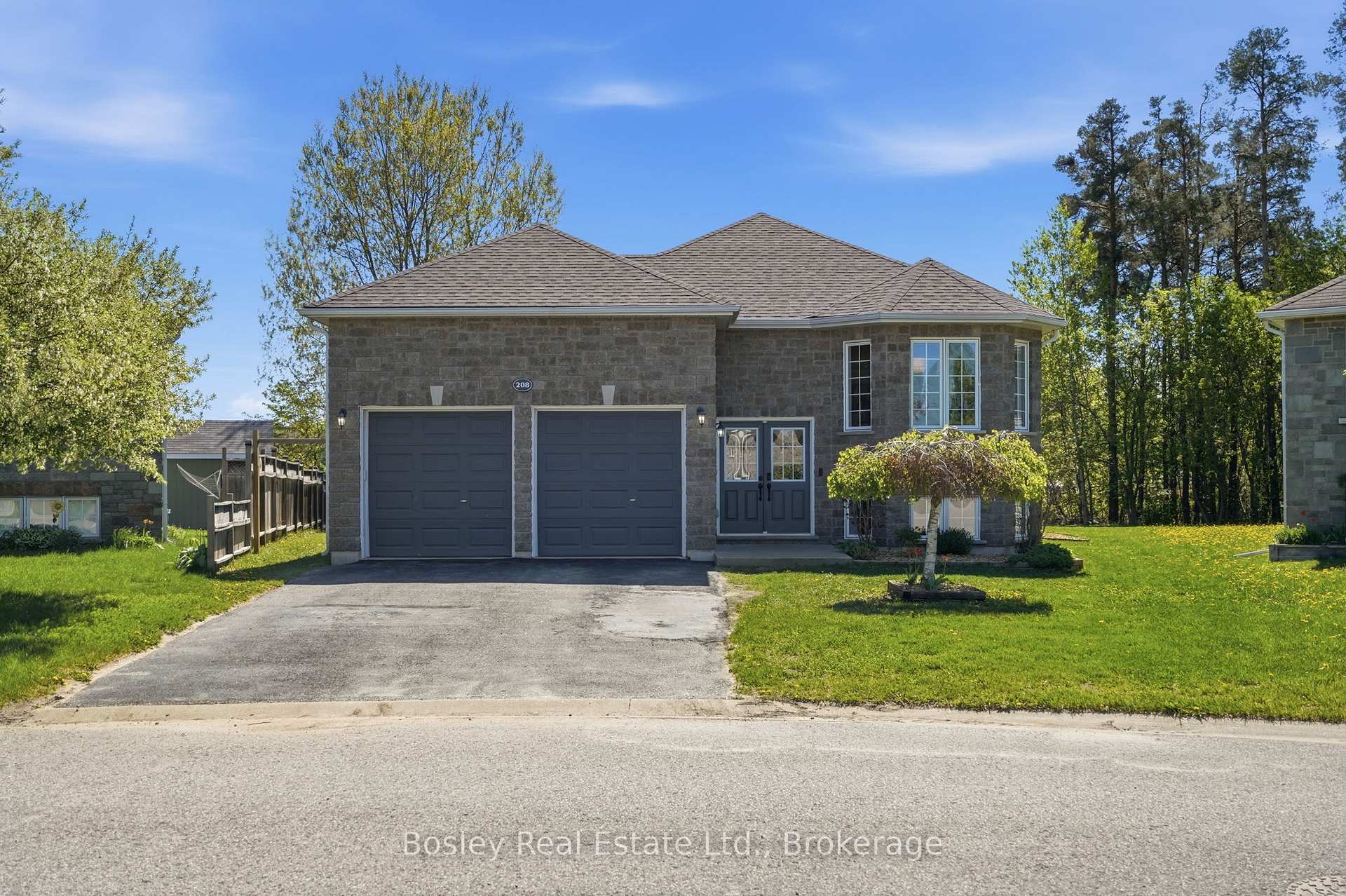 Photo 1 of 208 Lamont Court, Clearview, Stayner — HOMEH