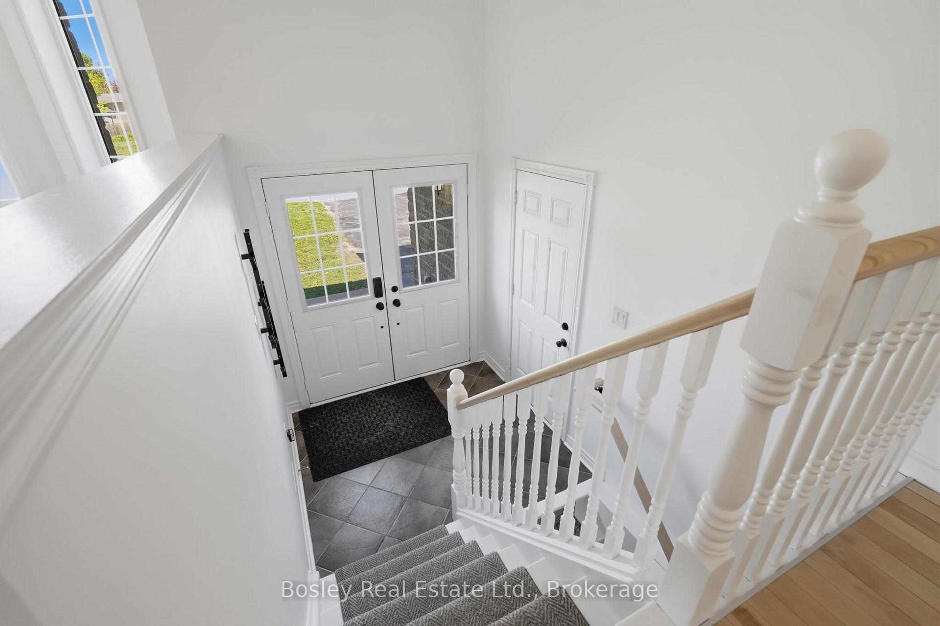Photo 3 of 208 Lamont Court, Clearview, Stayner — HOMEH