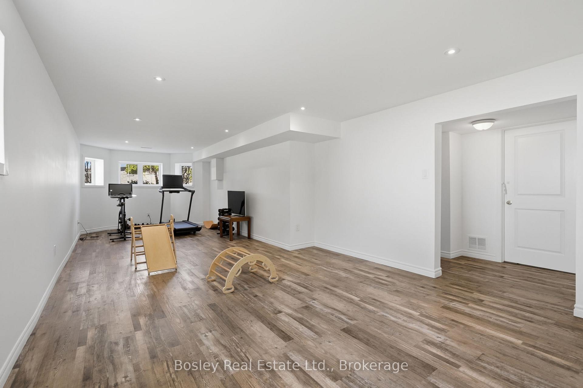 Photo 23 of 208 Lamont Court, Clearview, Stayner — HOMEH