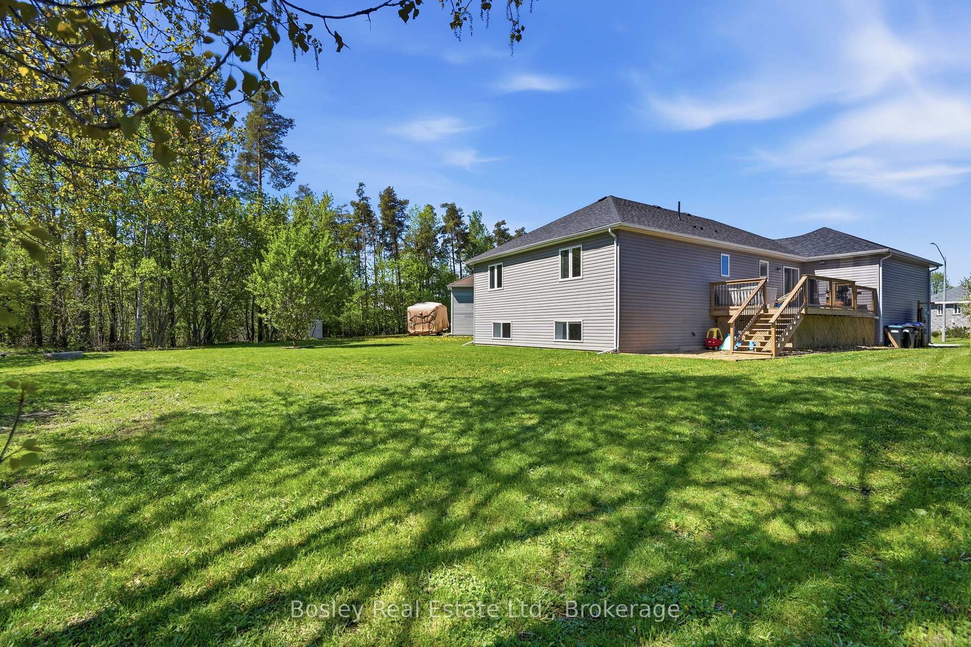 Photo 33 of 208 Lamont Court, Clearview, Stayner — HOMEH