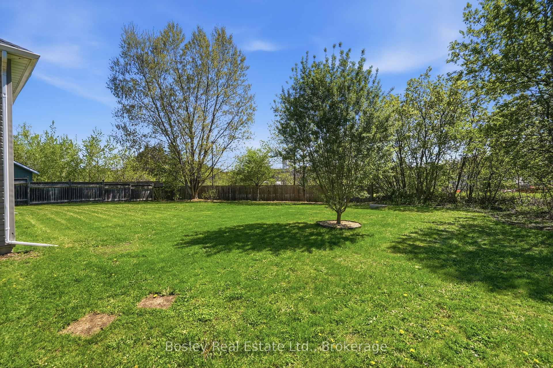 Photo 35 of 208 Lamont Court, Clearview, Stayner — HOMEH