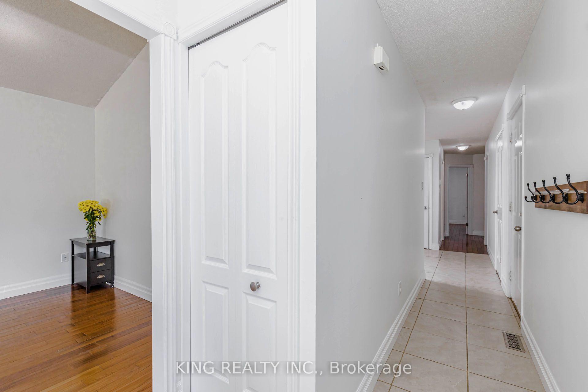 Photo 10 of 1738 Marconi Boulevard, London, East I — HOMEH
