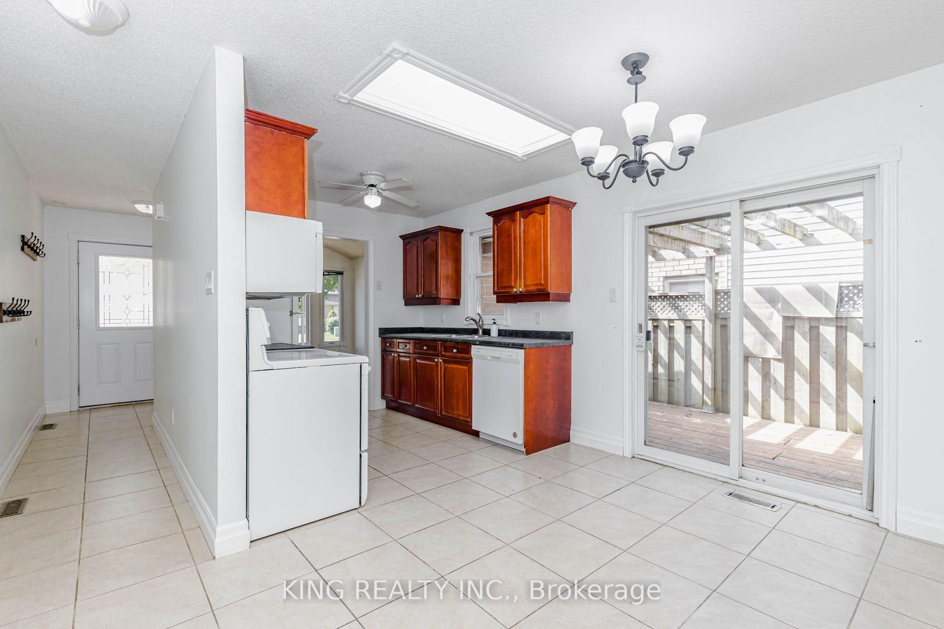 Photo 11 of 1738 Marconi Boulevard, London, East I — HOMEH