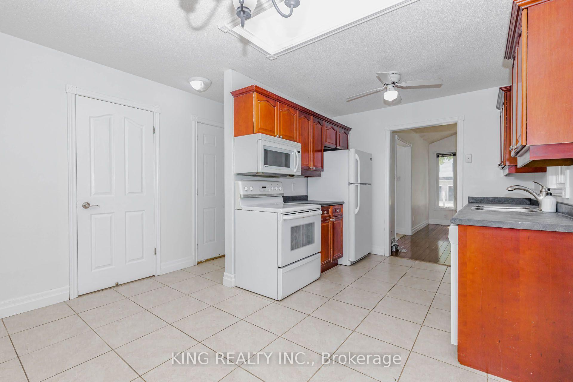 Photo 13 of 1738 Marconi Boulevard, London, East I — HOMEH