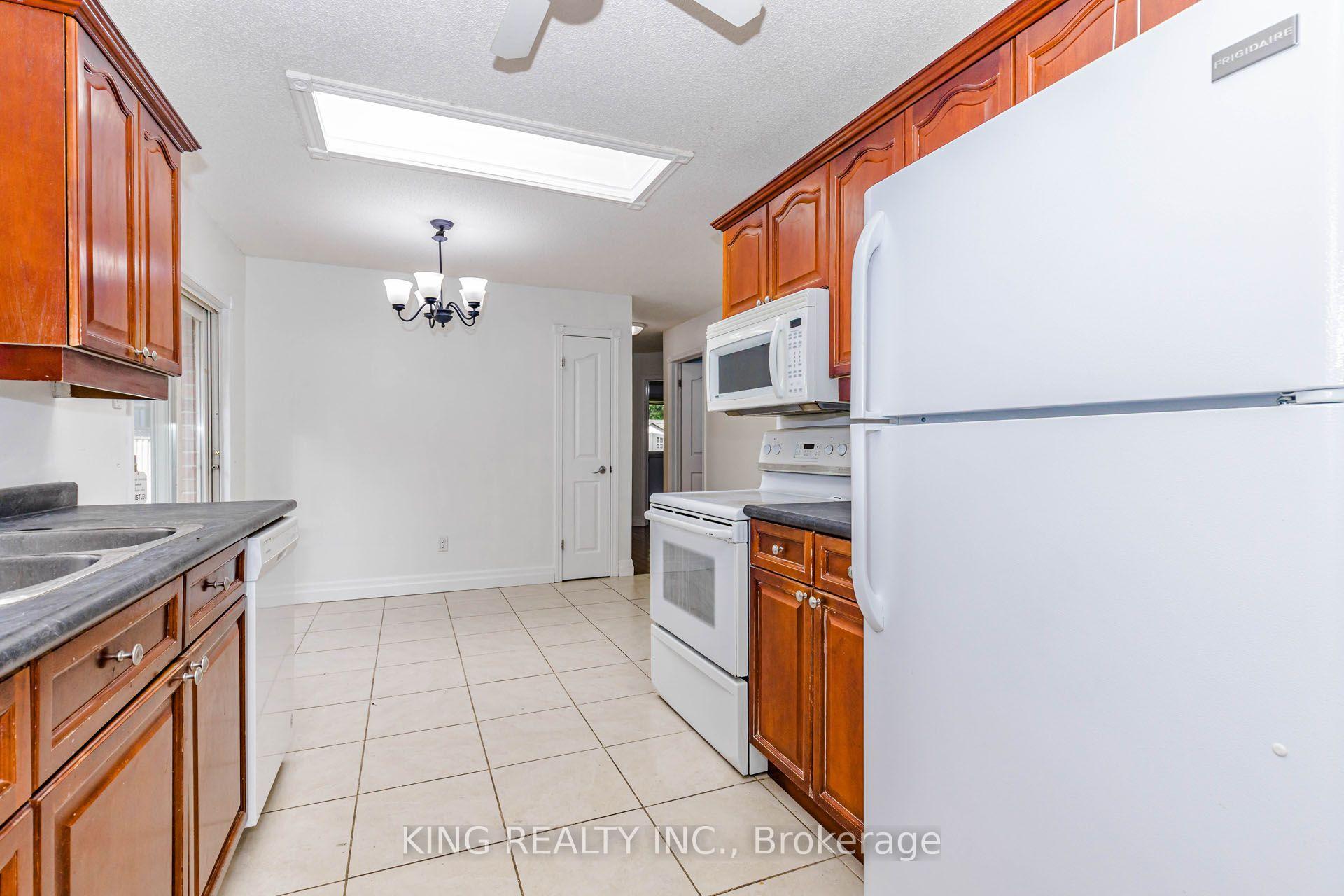 Photo 19 of 1738 Marconi Boulevard, London, East I — HOMEH