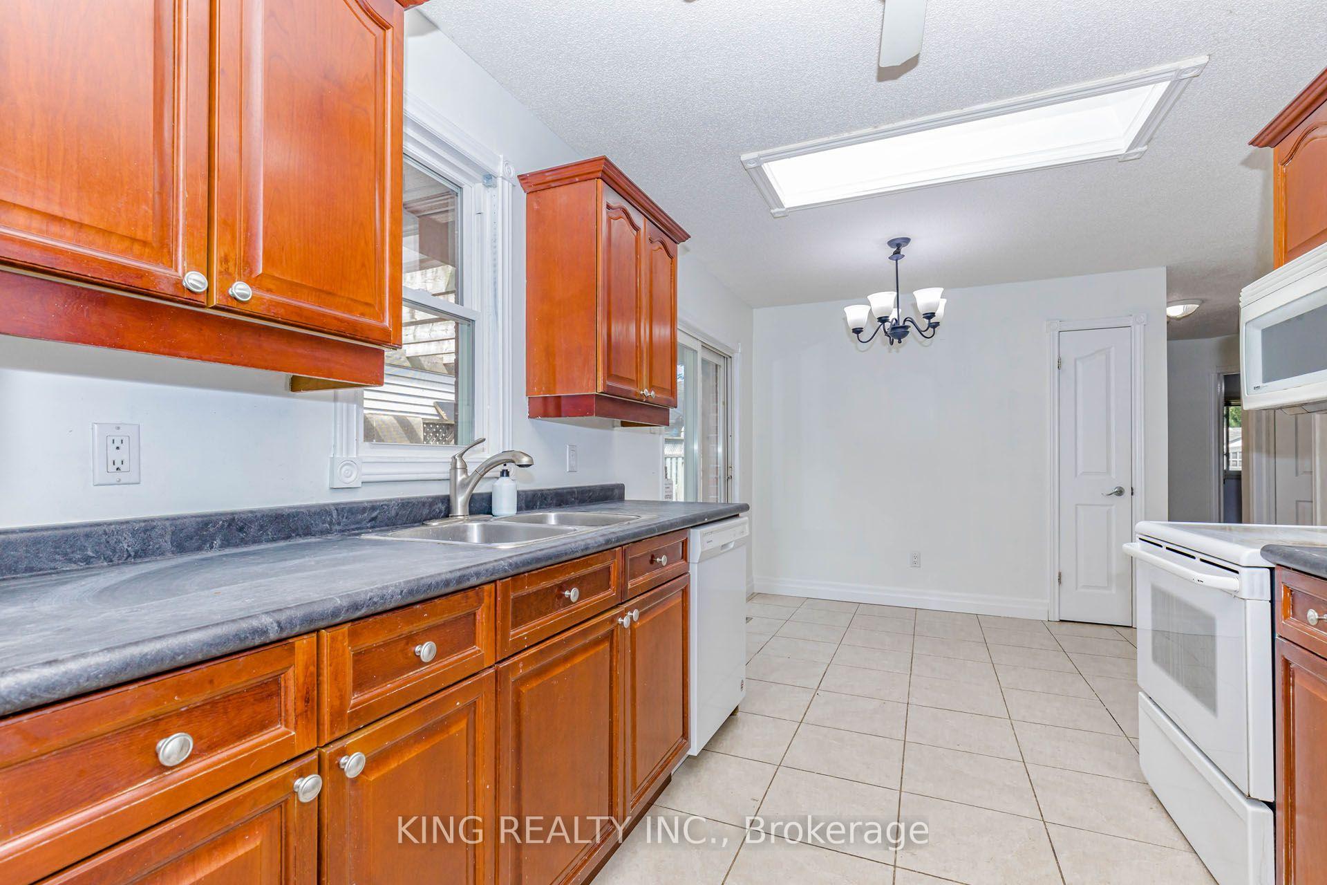 Photo 20 of 1738 Marconi Boulevard, London, East I — HOMEH