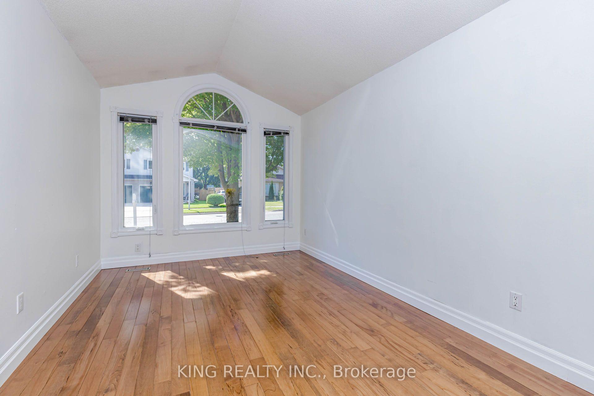 Photo 8 of 1738 Marconi Boulevard, London, East I — HOMEH