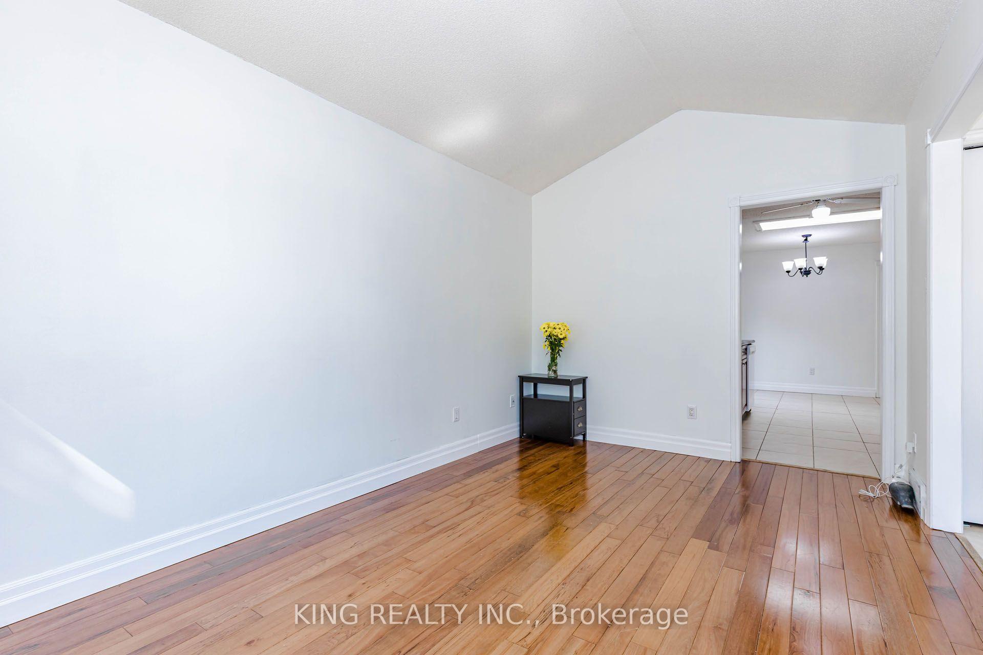 Photo 9 of 1738 Marconi Boulevard, London, East I — HOMEH