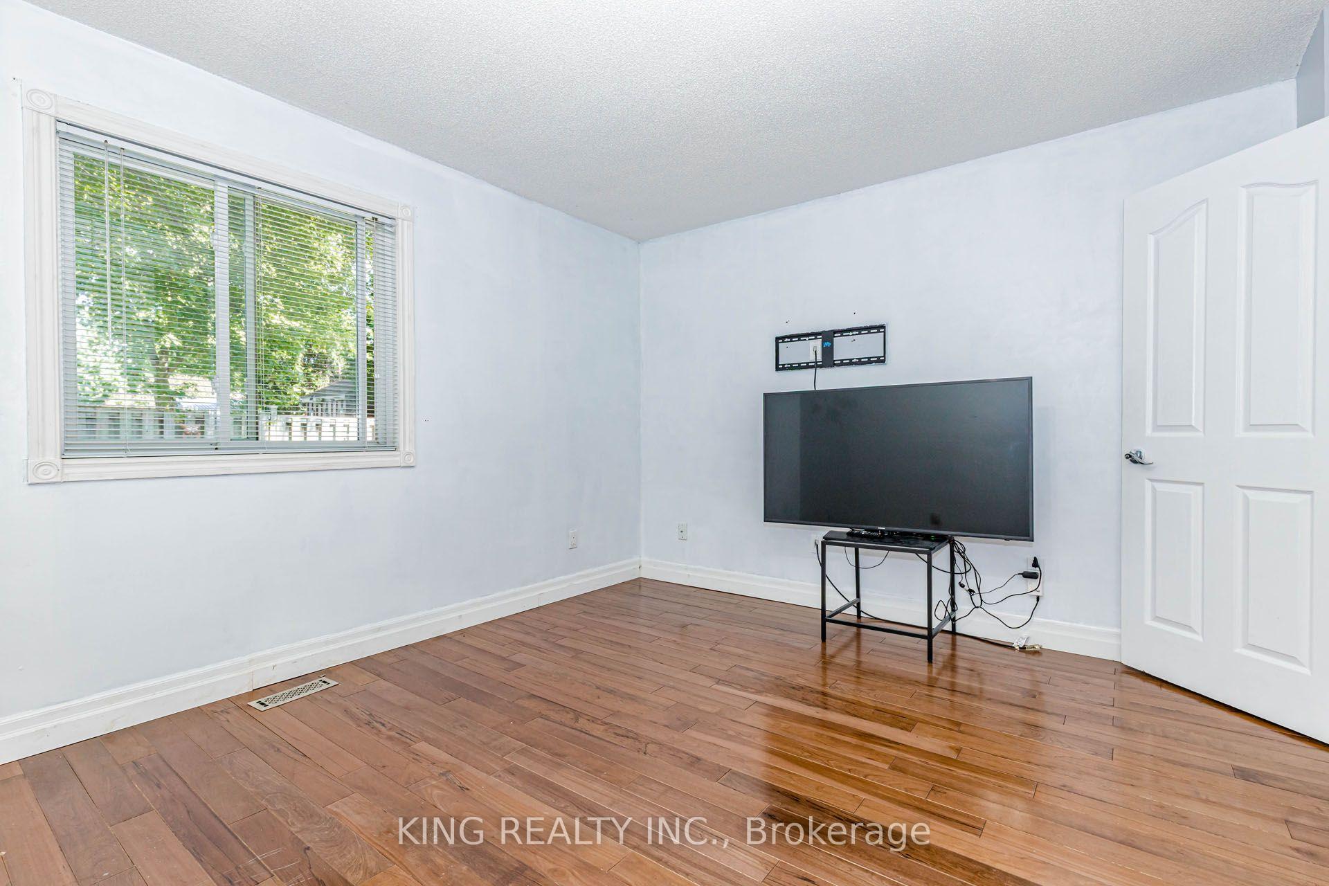 Photo 27 of 1738 Marconi Boulevard, London, East I — HOMEH