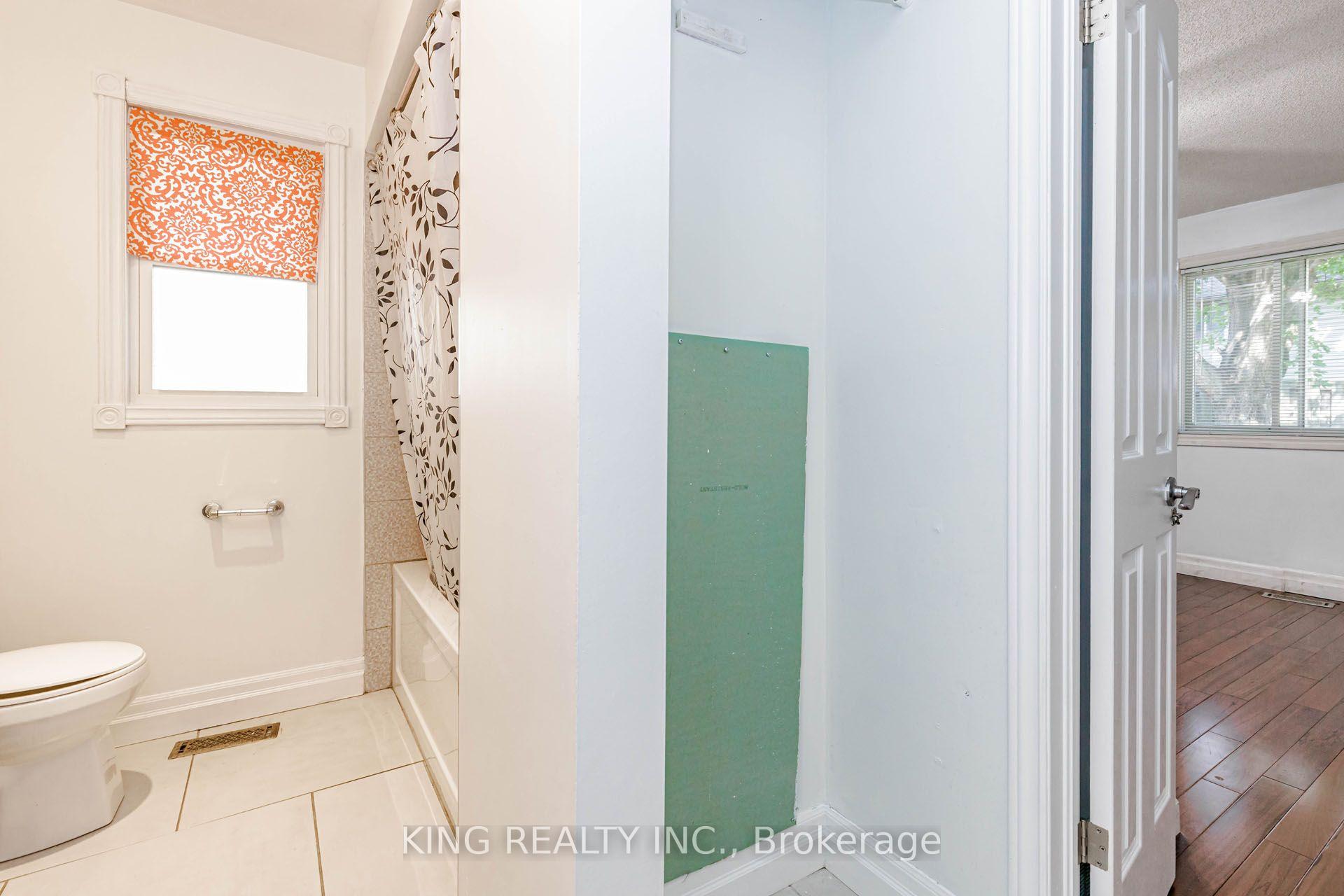 Photo 29 of 1738 Marconi Boulevard, London, East I — HOMEH