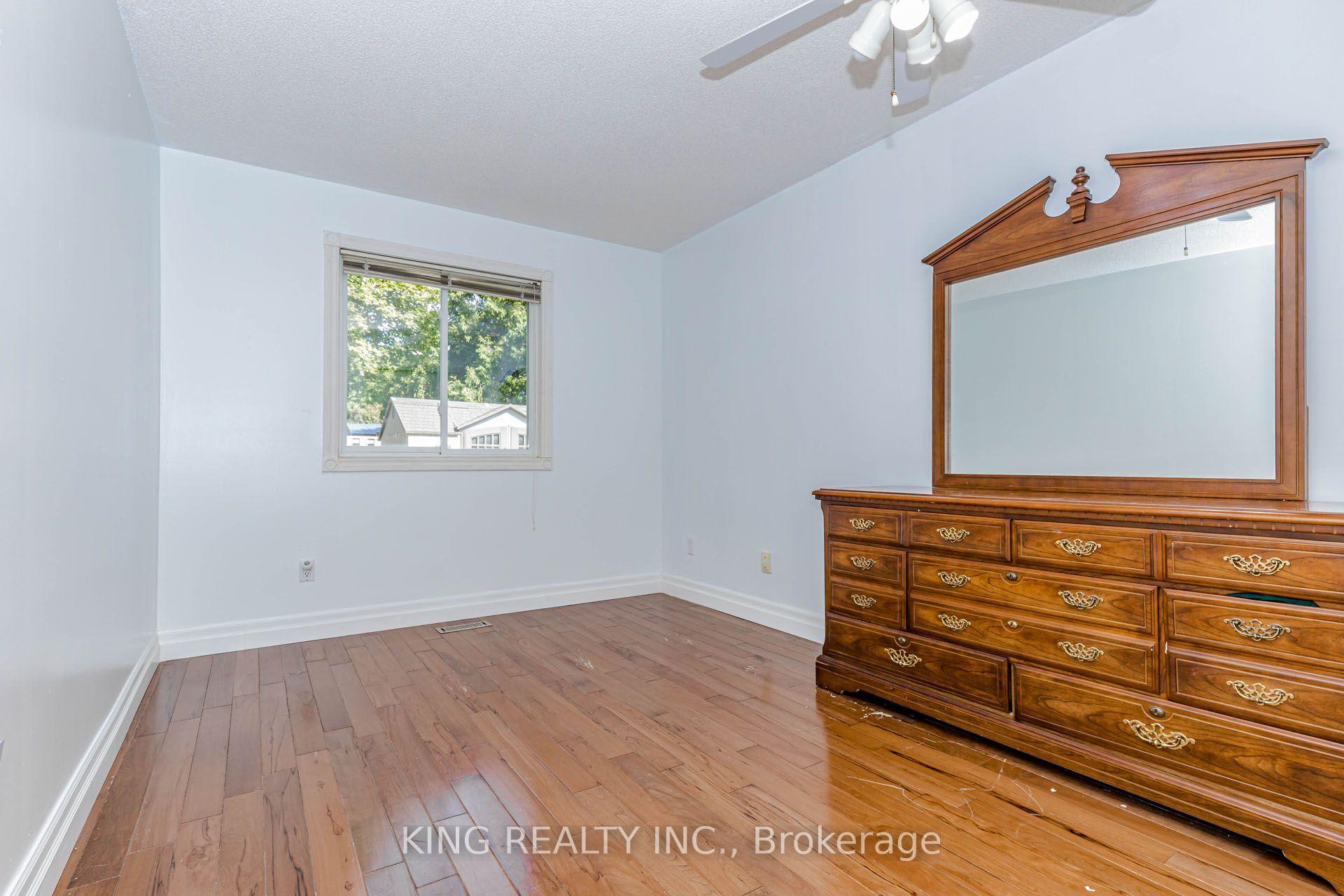 Photo 31 of 1738 Marconi Boulevard, London, East I — HOMEH