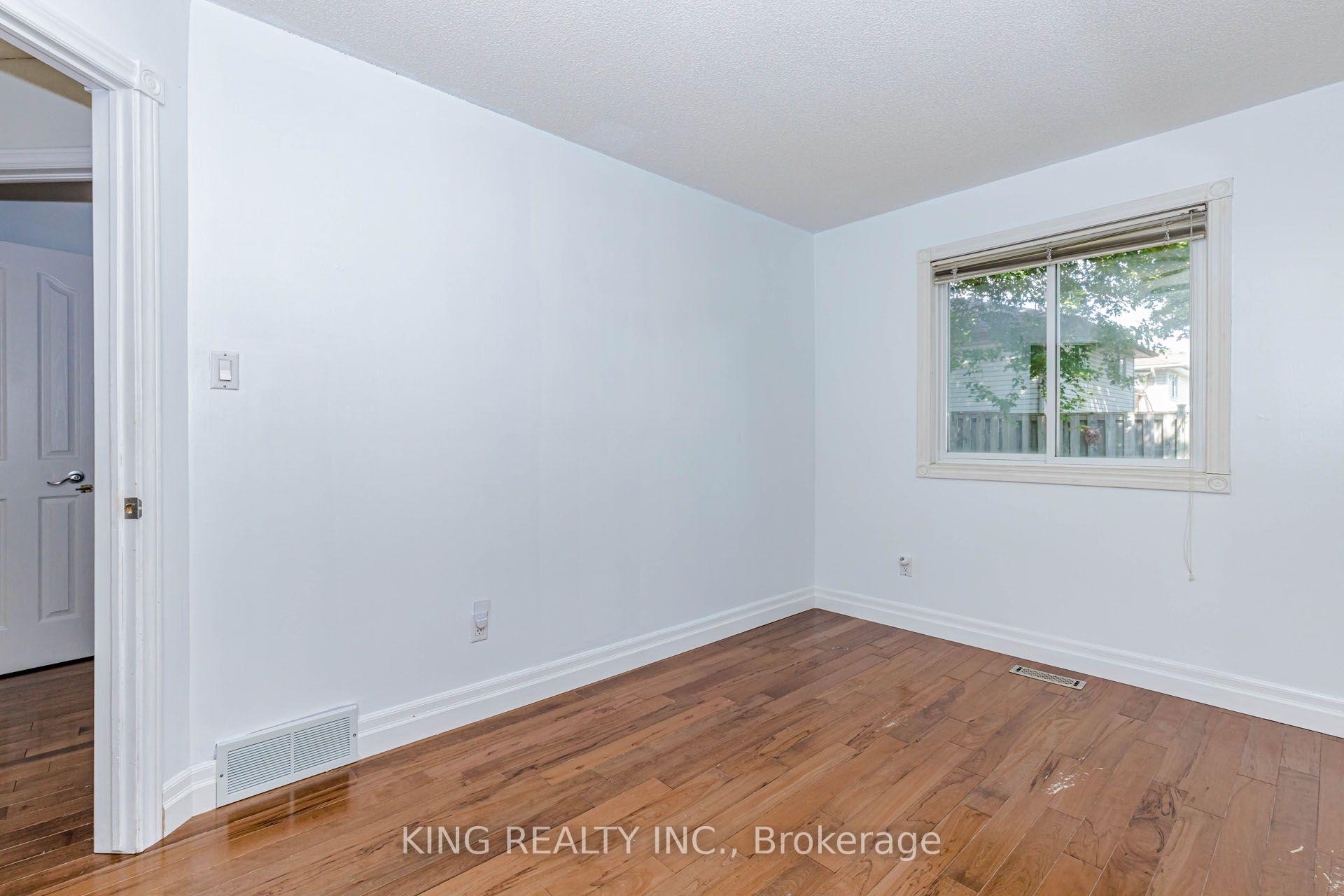 Photo 32 of 1738 Marconi Boulevard, London, East I — HOMEH