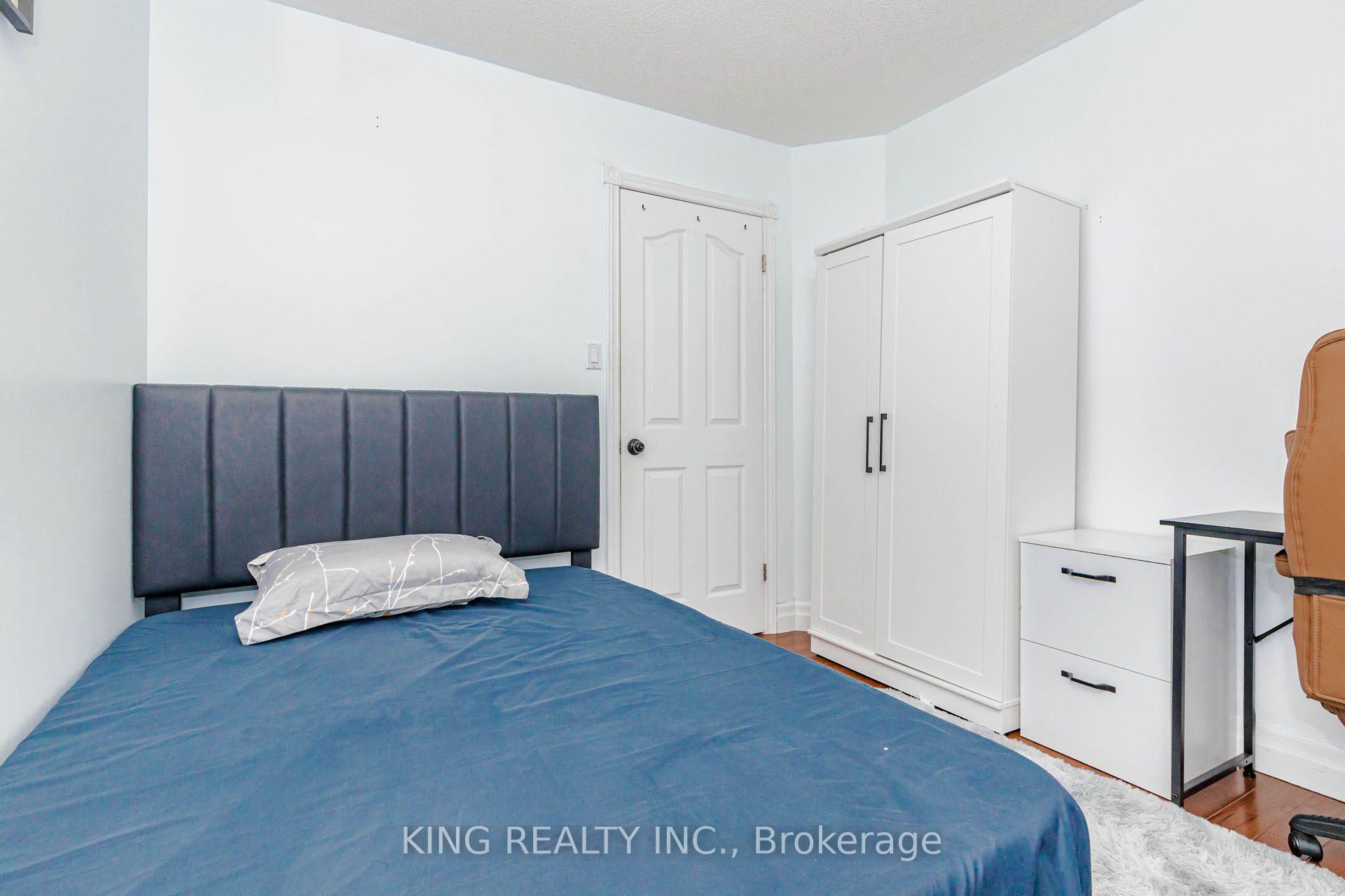 Photo 35 of 1738 Marconi Boulevard, London, East I — HOMEH