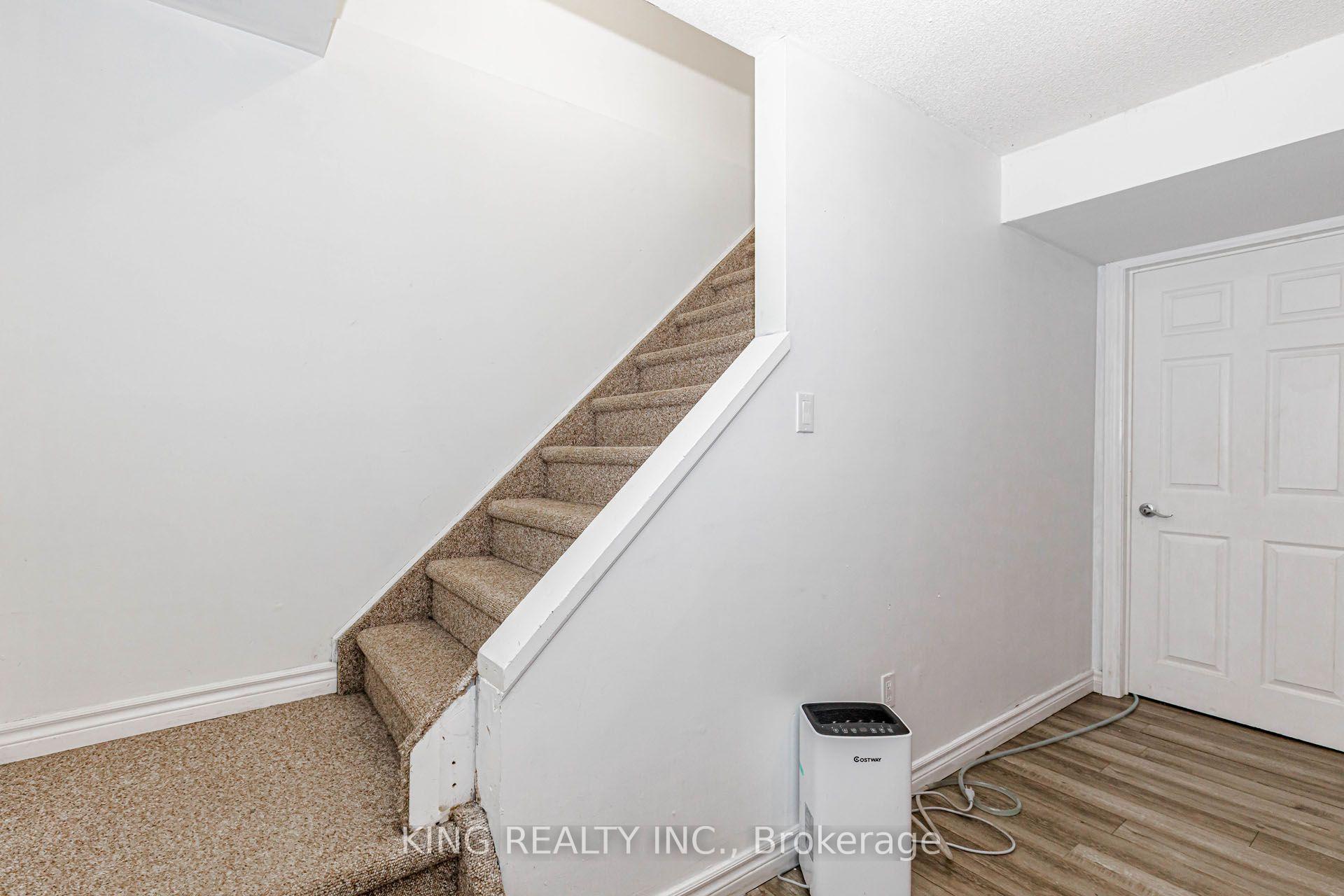 Photo 38 of 1738 Marconi Boulevard, London, East I — HOMEH