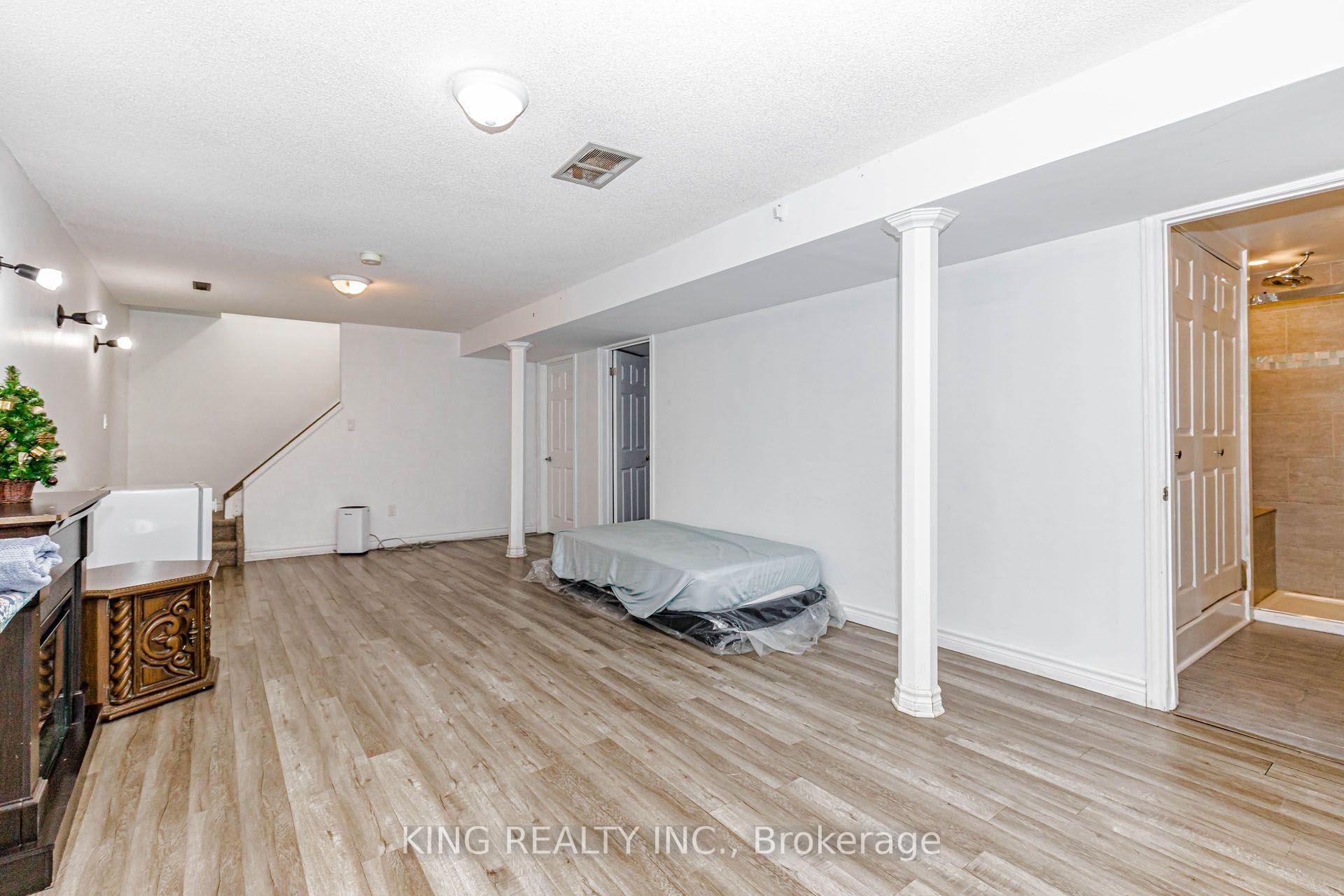 Photo 39 of 1738 Marconi Boulevard, London, East I — HOMEH